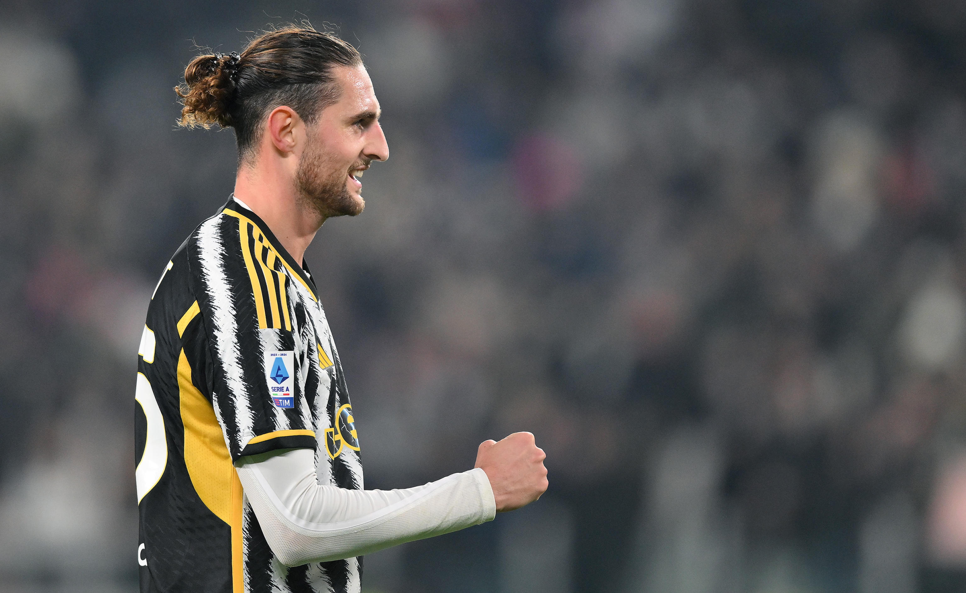 Turin (Italy), 30/12/2023.- Juventus' Adrien Rabiot celebrates the victory at the end of the Italian Serie A soccer match Juventus FC vs AS Roma at the Allianz Stadium in Turin, Italy, 30 December 2023. (Italia) EFE/EPA/Alessandro Di Marco