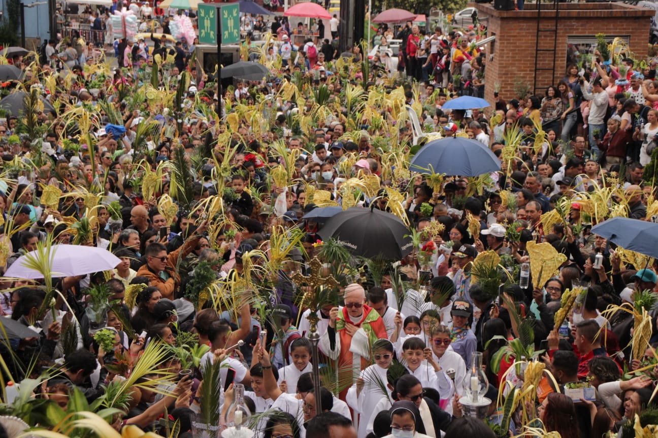 Domingo de Ramos en la iglesia del 20 de Julio en Bogotá.