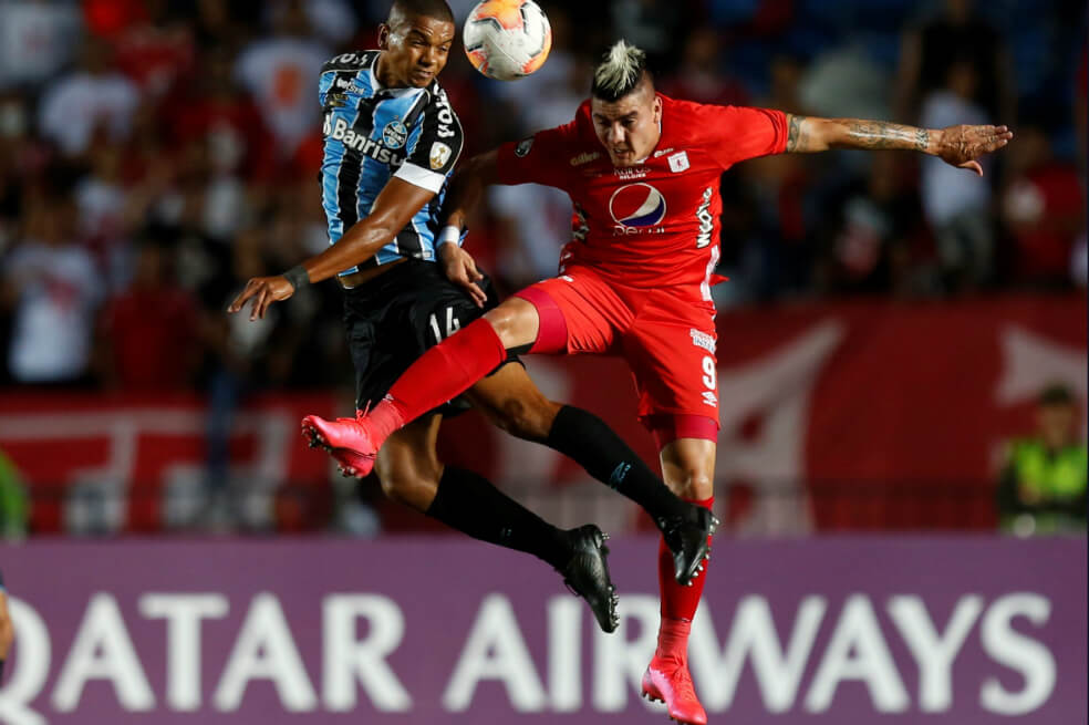 América perdió 2-0 ante Gremio de Brasil, en el estadio Pascual Guerrero de Cali. / EFE