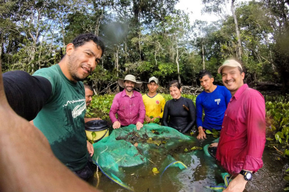 Javier Maldonado (primer plano, izquierda), durante una de sus expediciones al Amazonas.Cortesía a Pesquisa Javeriana“Disfruten del paisaje”: Javier Maldonado