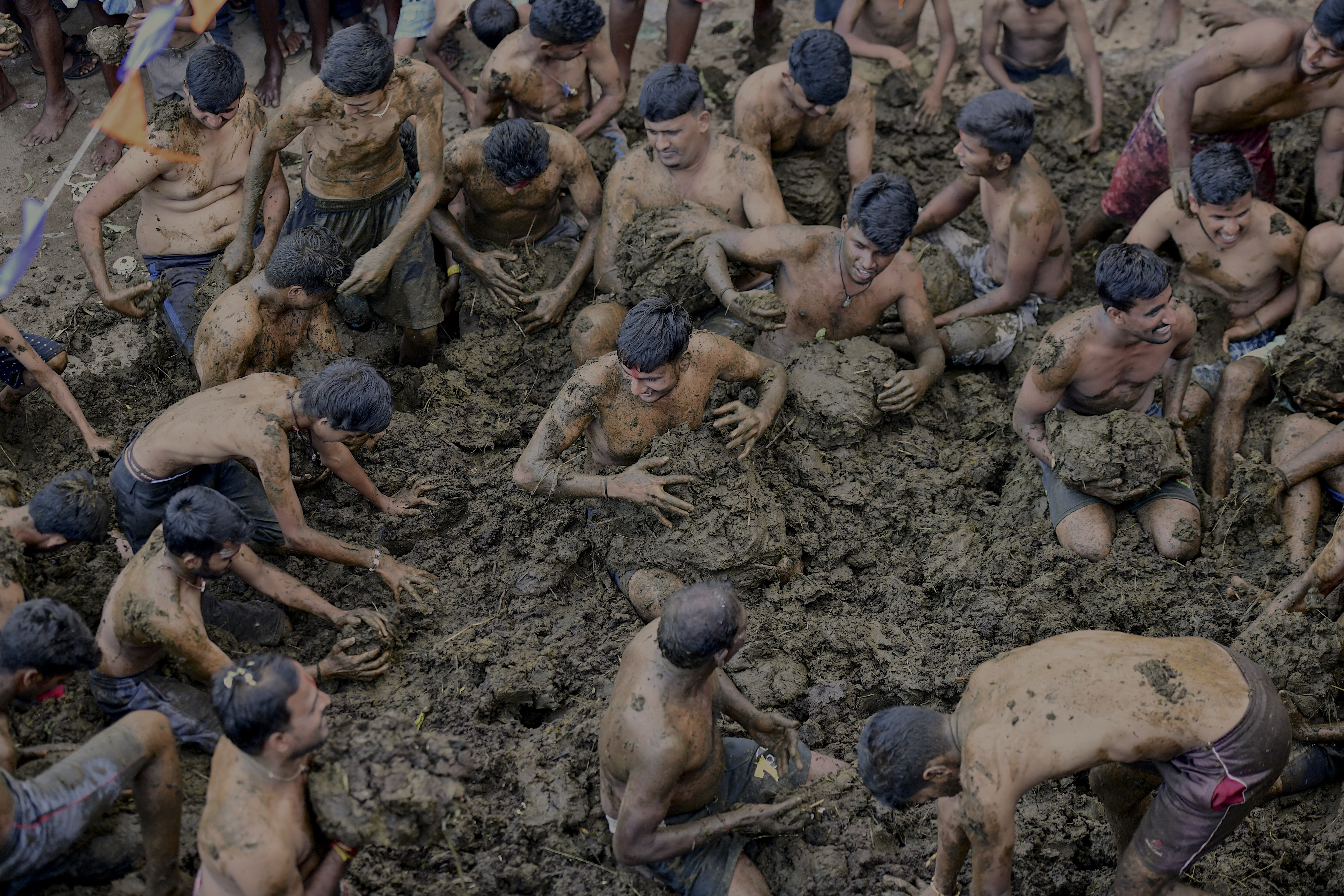 Batalla de estiércol de vaca: el ritual para prevenir enfermedades en India