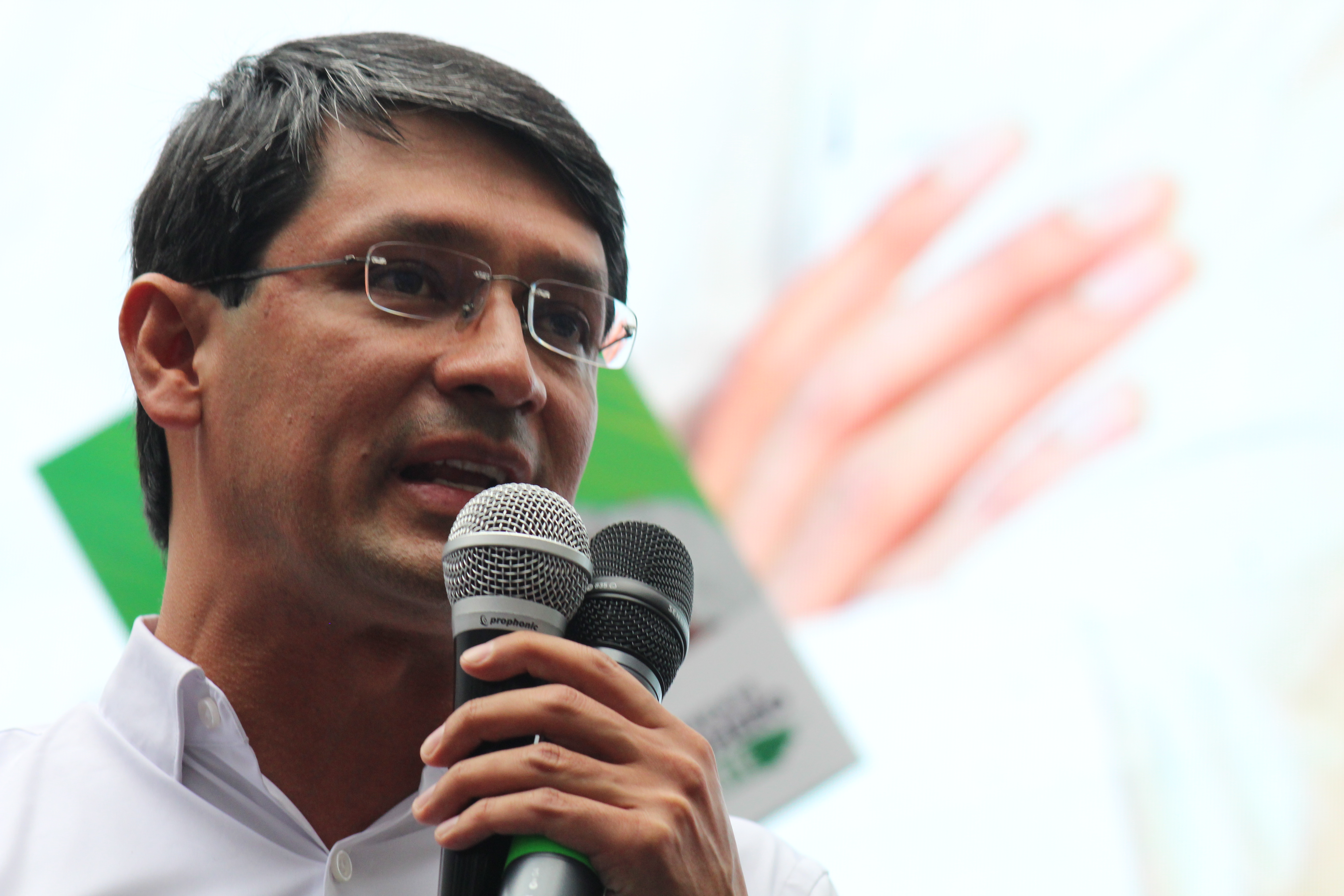 En Colombia la justicia queda en entredicho por intereses políticos: Camilo Romero