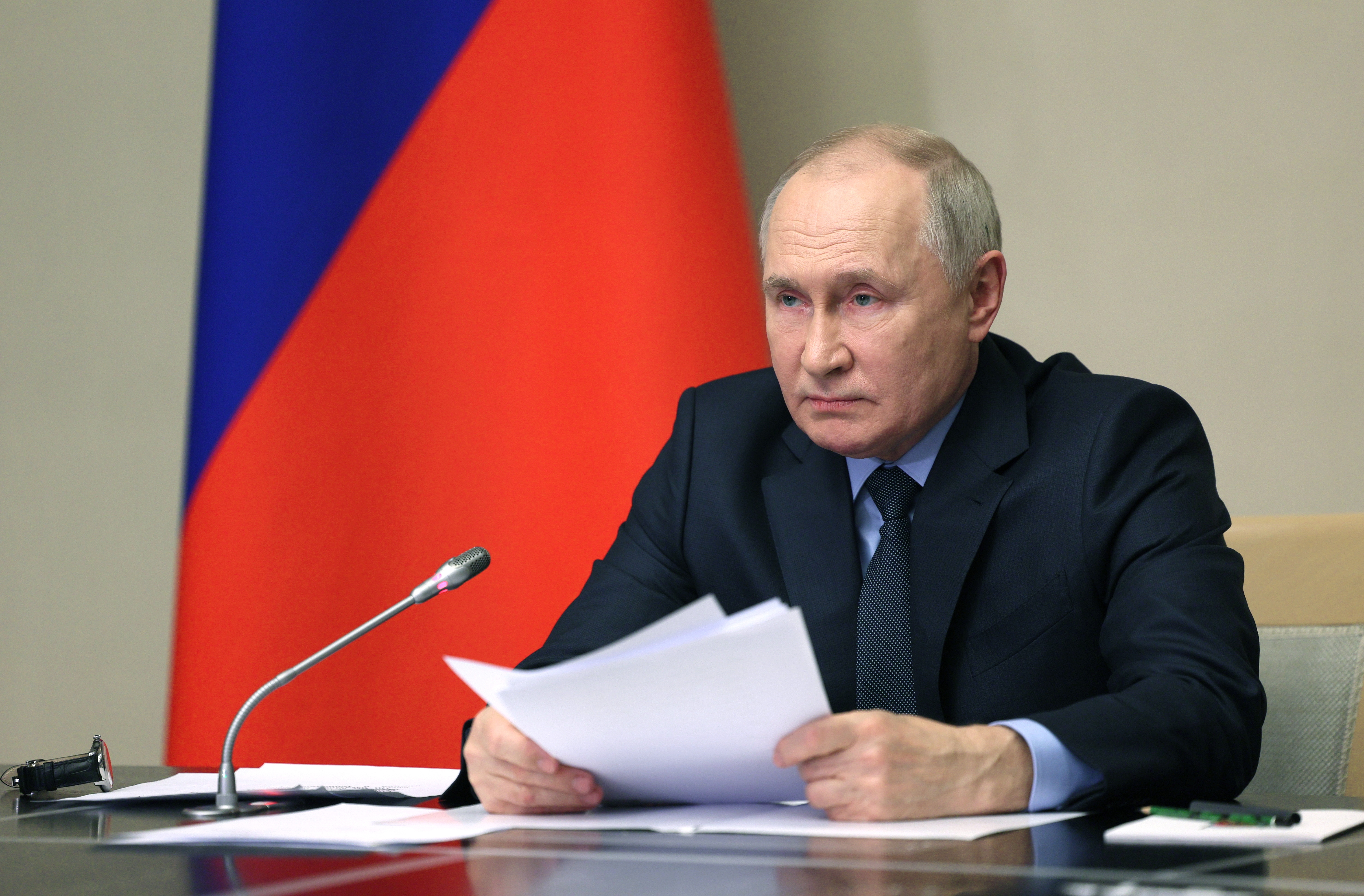Novo-ogaryovo (Russian Federation), 29/10/2023.- Russian President Vladimir Putin chairs a meeting with members of the Security Council, the Government and the leadership of law enforcement agencies at the Novo-Ogaryovo state residence outside Moscow, Russia, 30 October 2023. 'ÄòThe events in Makhachkala last night were inspired, including through social networks, not least from the territory of Ukraine by the hands of agents of Western intelligence services. In this regard, I want to ask a question: is it possible to help Palestine by trying to attack the Tats (Mountain Jews) and their families? The Tats, by the way, are the titular nation in Dagestan,'Äô said Putin. The presidential meeting was convened in connection with the riots that occurred on October 29 at Makhachkala International Airport in Dagestan. Crowds of people gathered at the airport to prevent Israeli citizens arriving from Tel Aviv from entering the country. Protesters broke into the international terminal building and then ran onto the runway. (Protestas, Disturbios, Rusia, Ucrania, Moscú) EFE/EPA/GAVRIIL GRIGOROV / KREMLIN POOL / POOL MANDATORY CREDIT