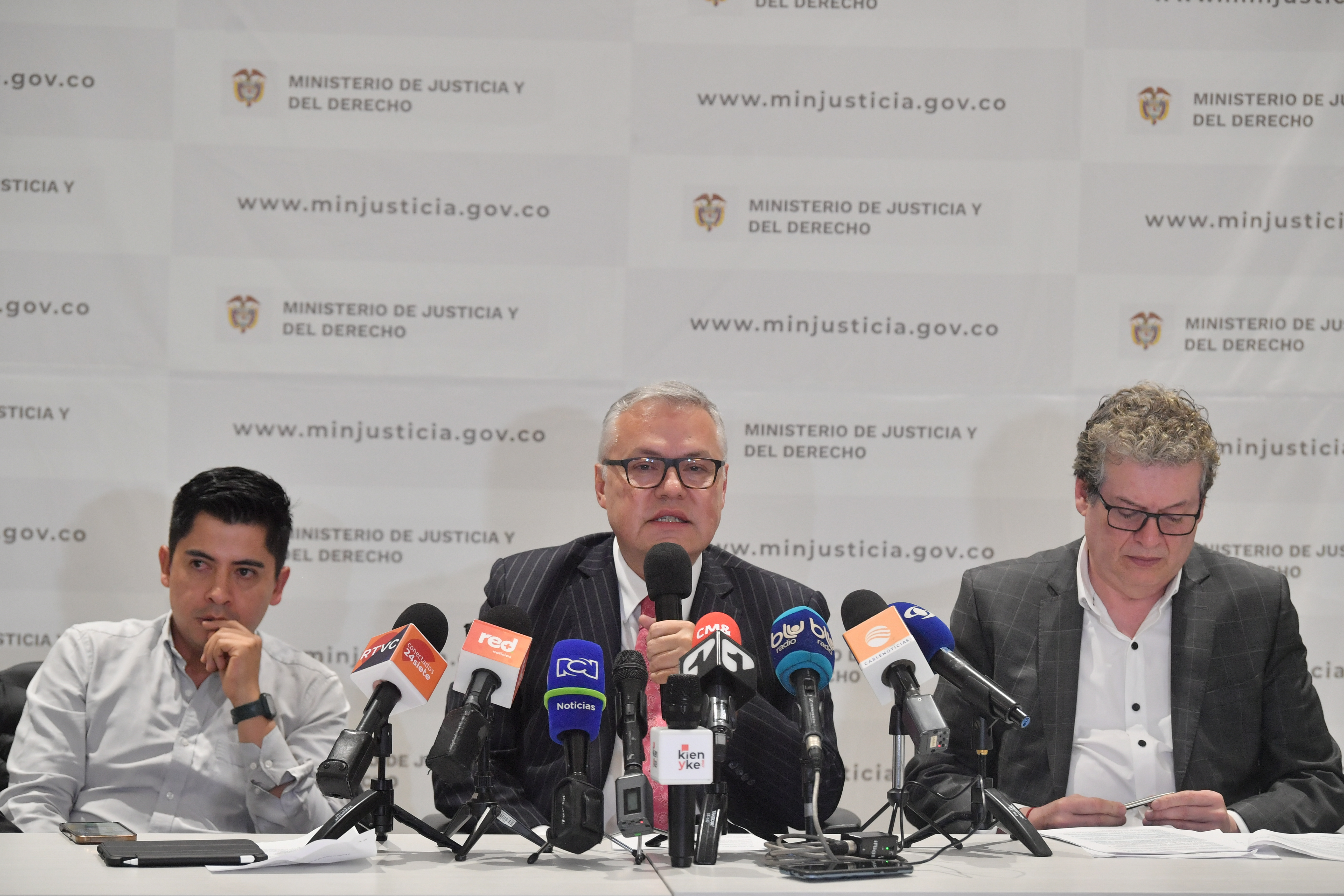 Gobierno Petro analiza si bandas criminales caben en Justicia y Paz de Uribe