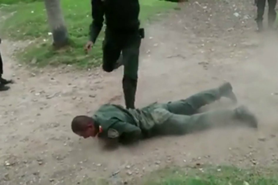 Bachilleres de la Policía se golpearon entre sí y quedaron registrados en video