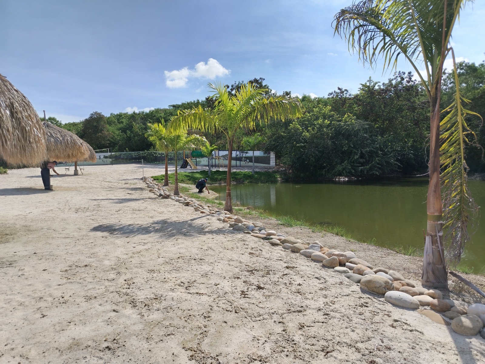 Playa artificial en zona protegida: el proyecto inmobiliario que invadió laguna en Ricaurte