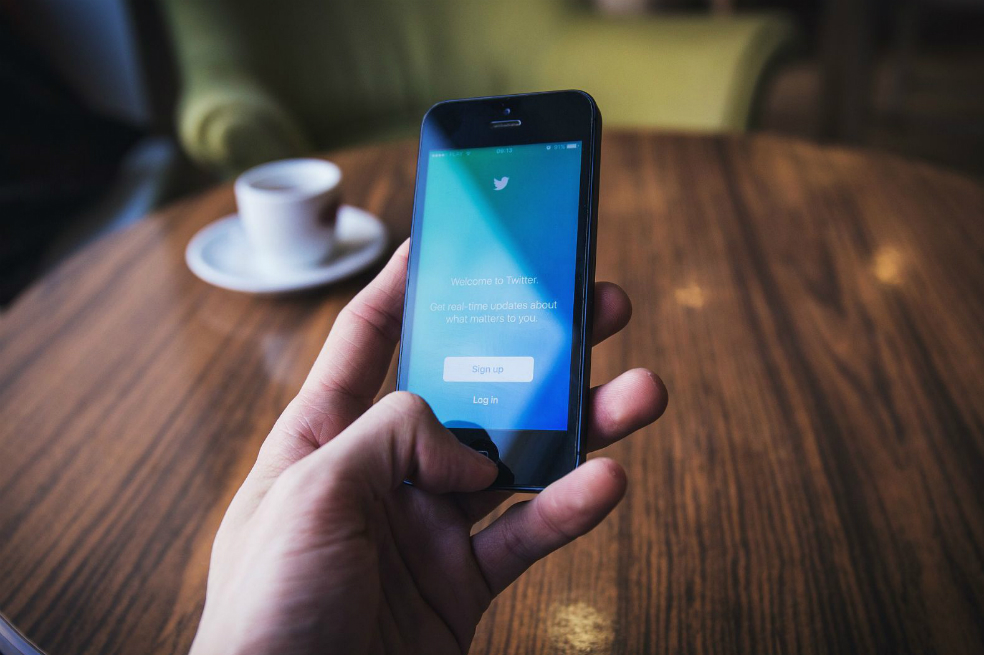 Twitter borra miles de cuentas que promovían abstención en elecciones EE.UU.