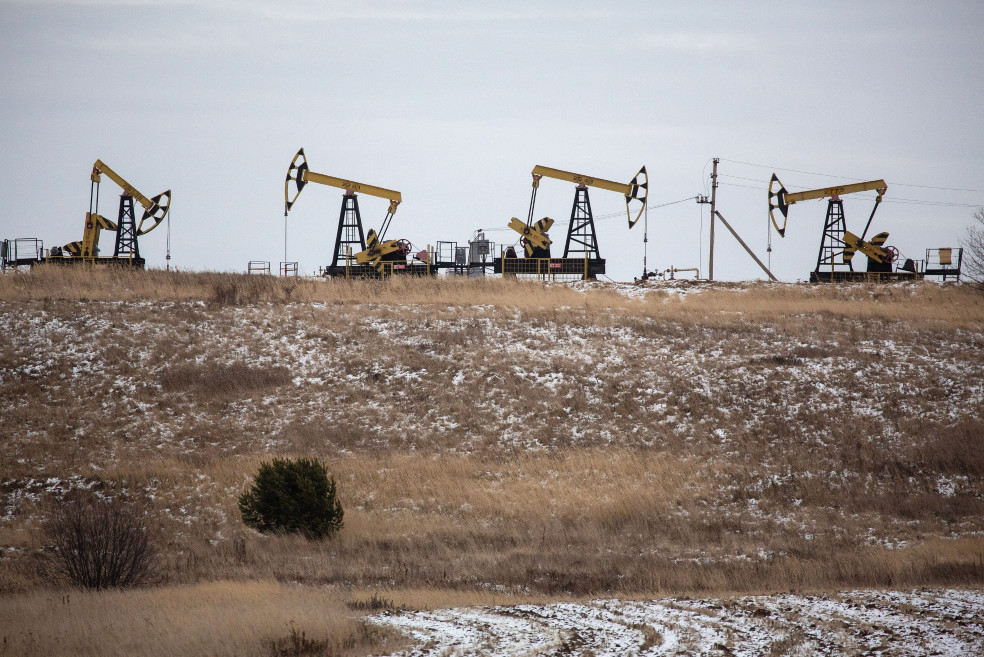 El petróleo Brent se desploma 8,45 %, hasta US$62,32