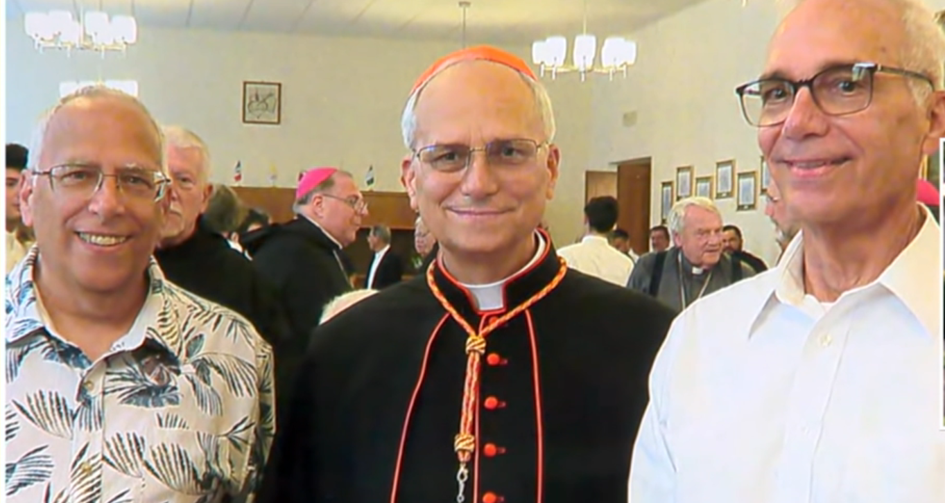 John y Louis Prevost con su hermano el nuevo papa León XIV