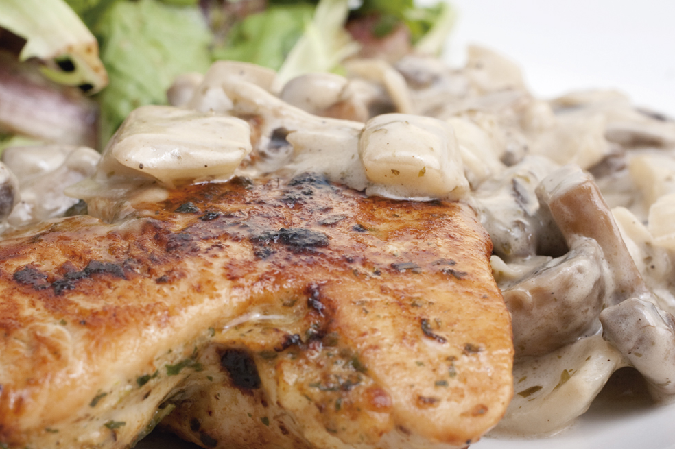 ¿Cómo hacer pollo en salsa de champiñones? Aquí te enseñamos