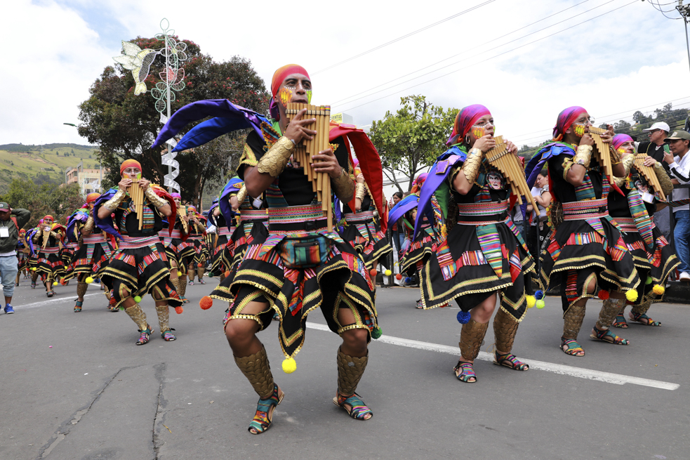 Carnaval de blancos y negros pasto