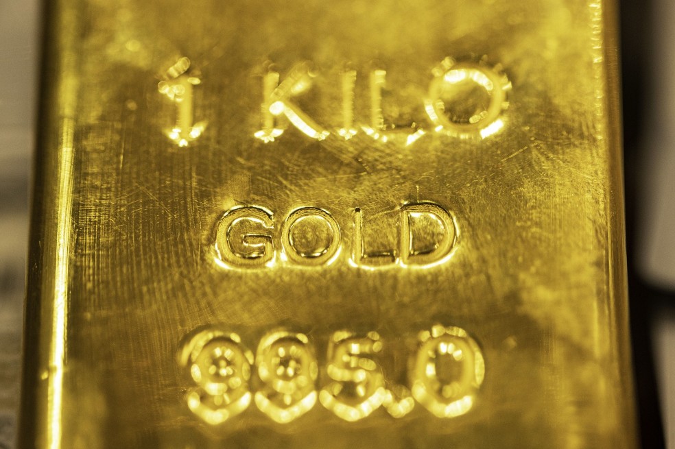 El precio del oro ya acumula una pérdida del 13 % desde su pico de hace un año