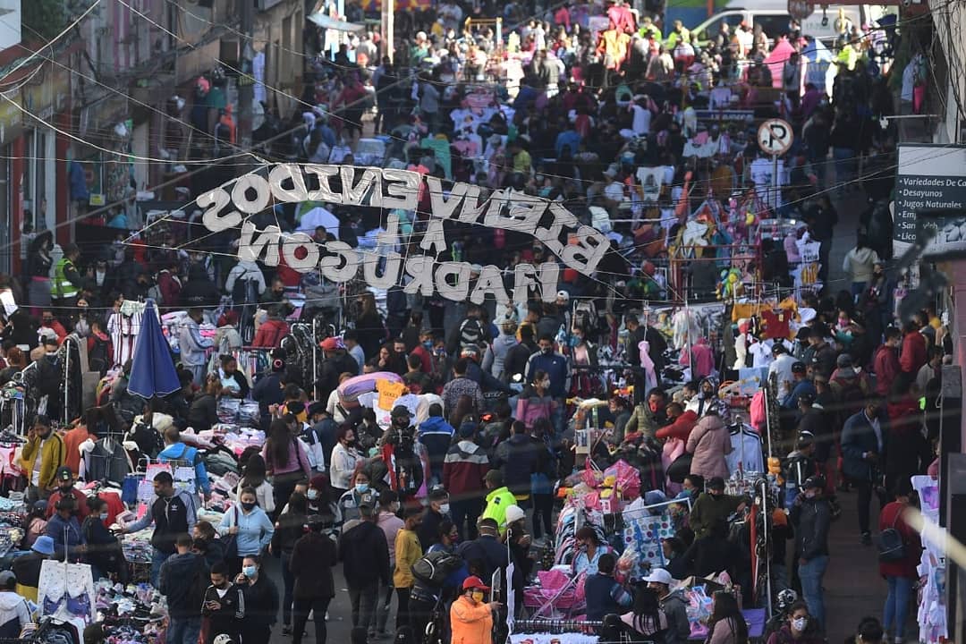 En fotos: las aglomeraciones que se vieron el último madrugón en San Victorino previo a la Navidad