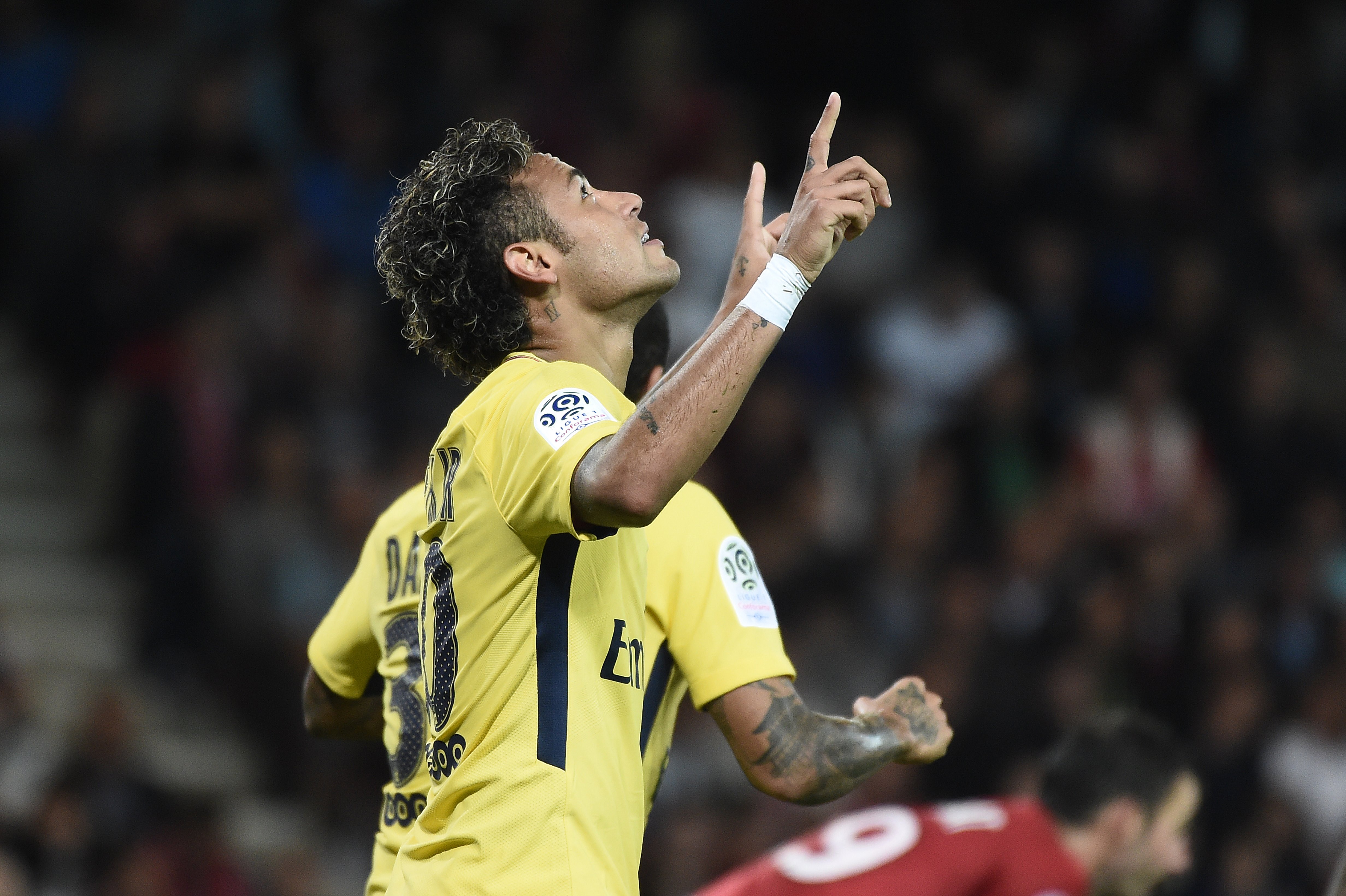 Neymar, gol y buena actuación en su debut con el PSG