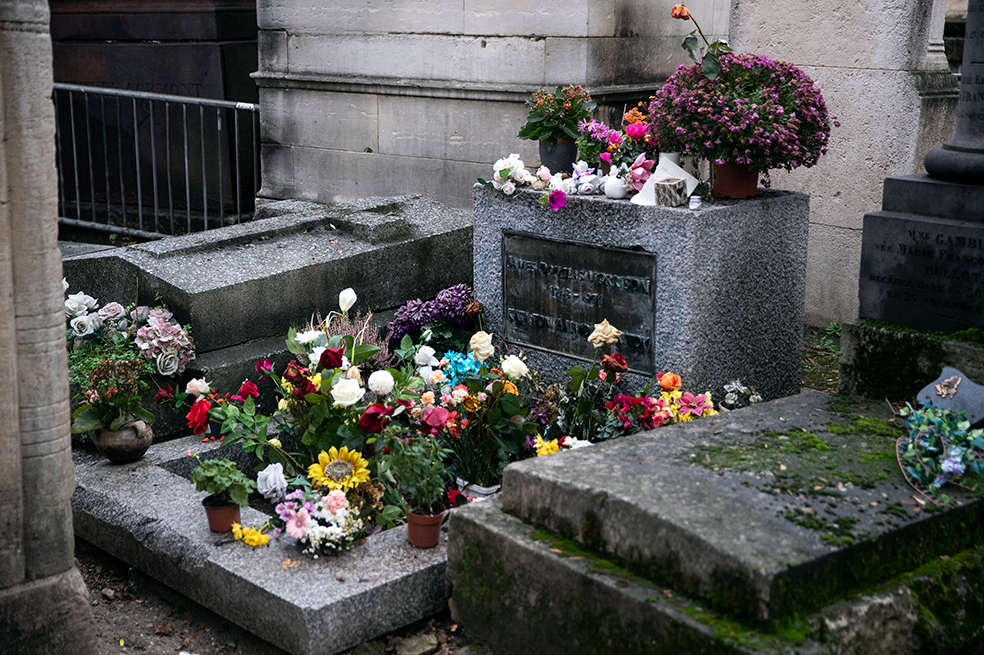 Tumba de Jim Morrison en el cementerio Père Lachaise de París.EFE