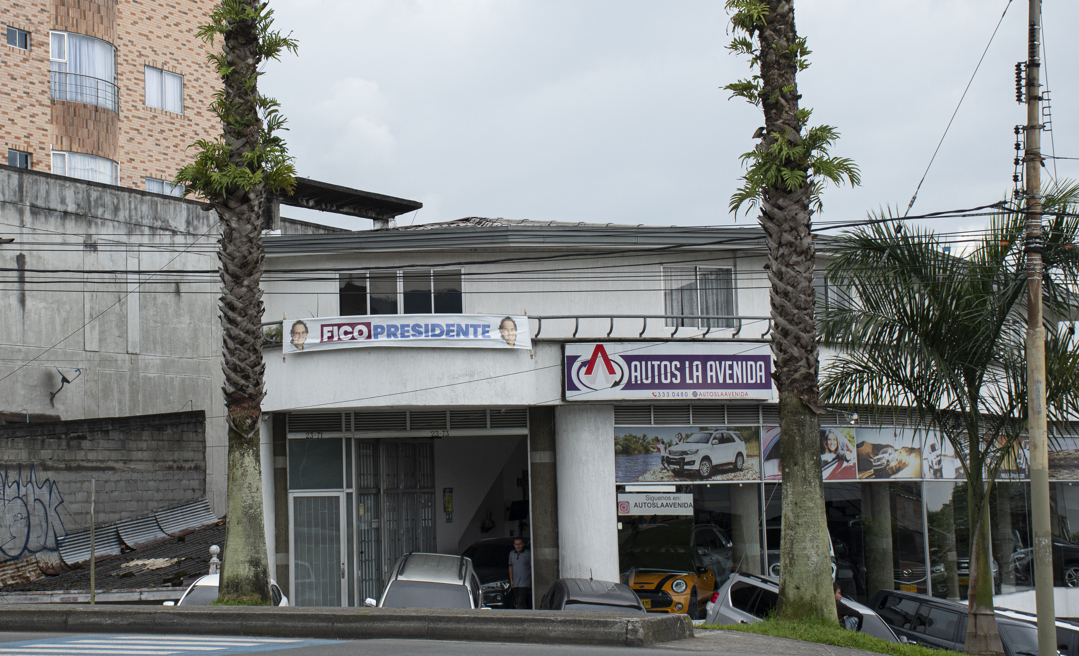 Local de la Comercializadora Autos La Avenida, una de las empresas de César Giraldo.