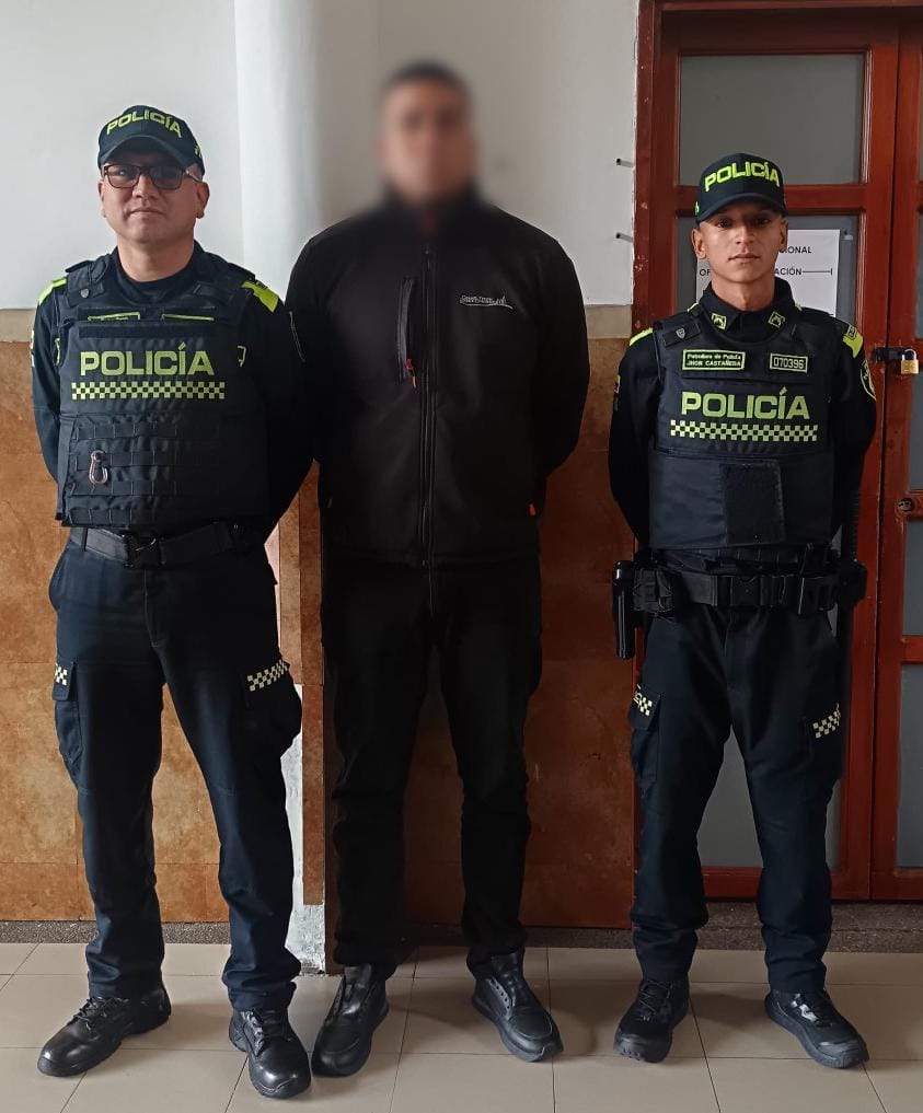 Capturan a falso asesor bancario: tenía decenas de chips y tarjetas de crédito robadas