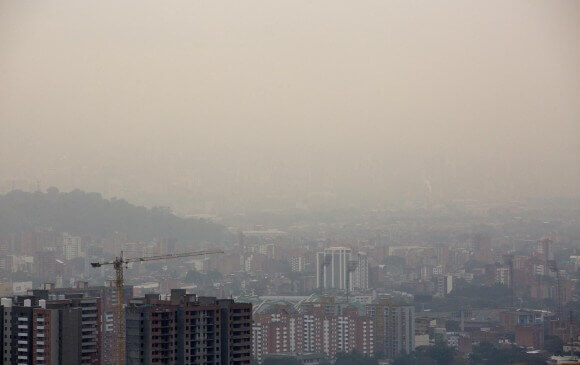 Levantan alerta ambiental en Medellín, pero el pico y placa continúa