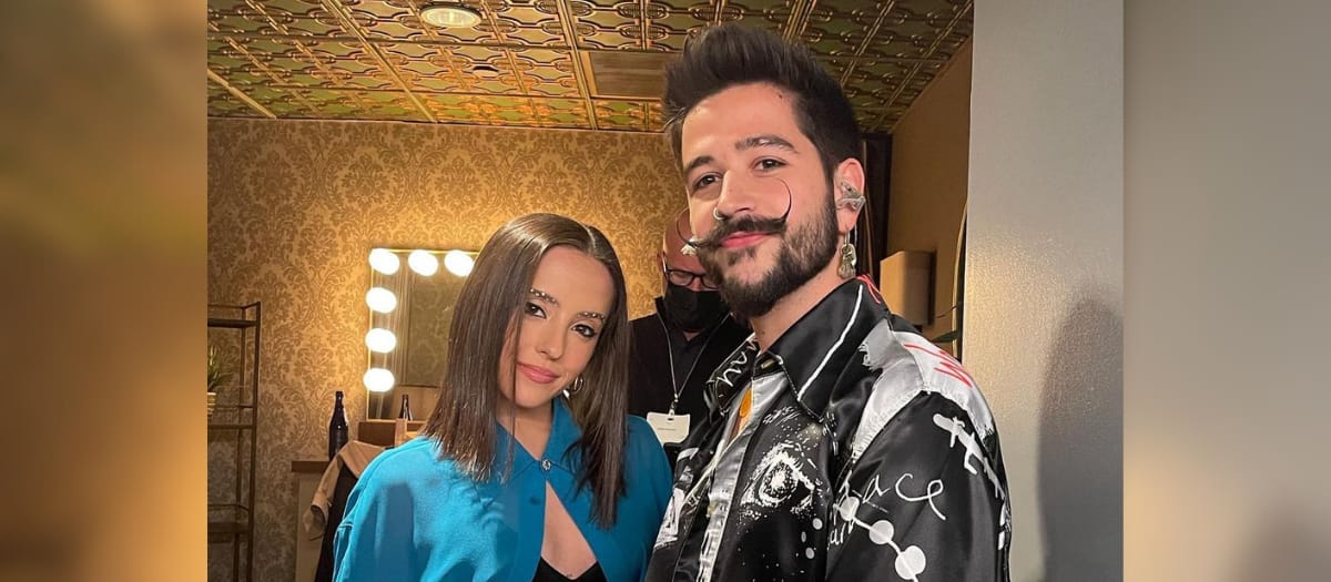 Camilo usa con orgullo collar de la leche materna de Evaluna: “Qué perturbador”