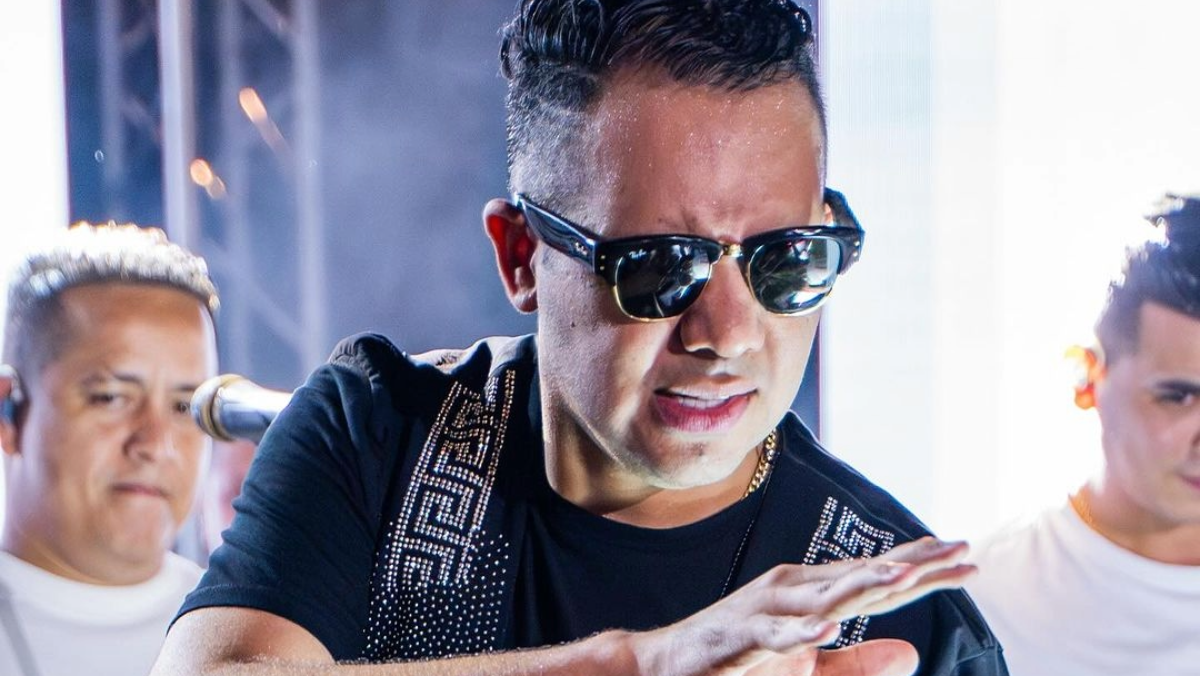 El cantante Diego Daza es blanco de críticas por uso indiscriminado de pólvora