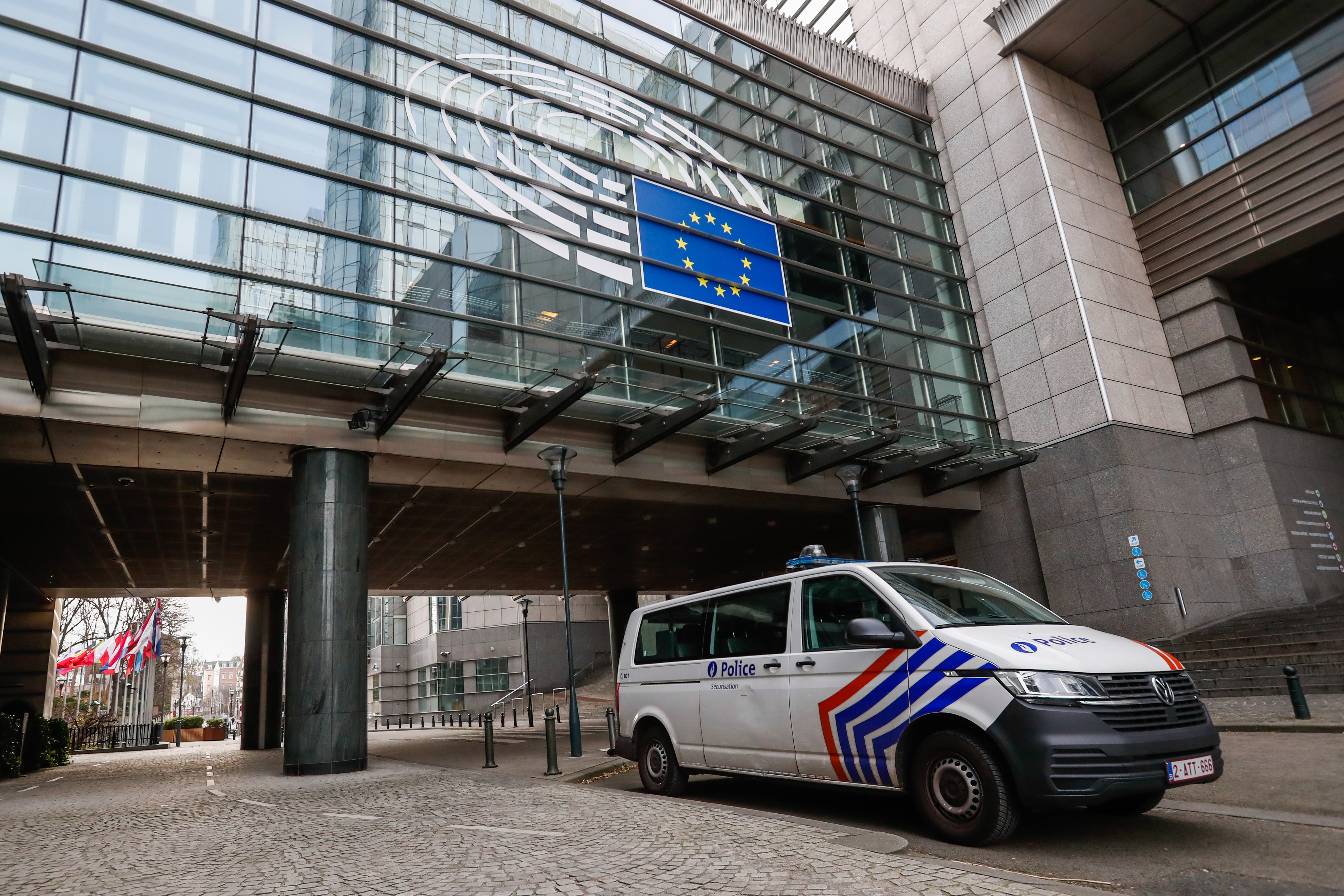 Brussels (Belgium), 13/12/2022.- A police van stands in front of the European Parliament in Brussels, Belgium, 13 December 2022. Belgian federal prosecutor said in a statement four of six people including one within the European Parliament were detained on 09 December and have been charged with 'participation in a criminal organization, money laundering and corruption' and remanded in custody. Greek MEP and European Parliament Vice President Eva Kaili has reportedly been among those arrested in an investigation into suspected bribery by a Gulf state. (Bélgica, Bruselas) EFE/EPA/STEPHANIE LECOCQ