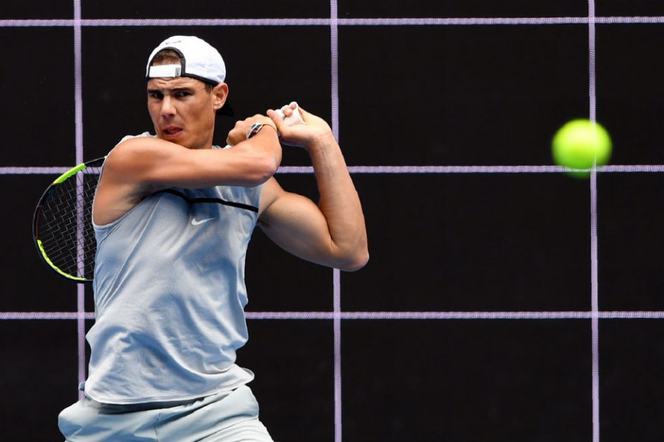 Rafael Nadal se entrena para el Abierto de Australia. Foto: AFP