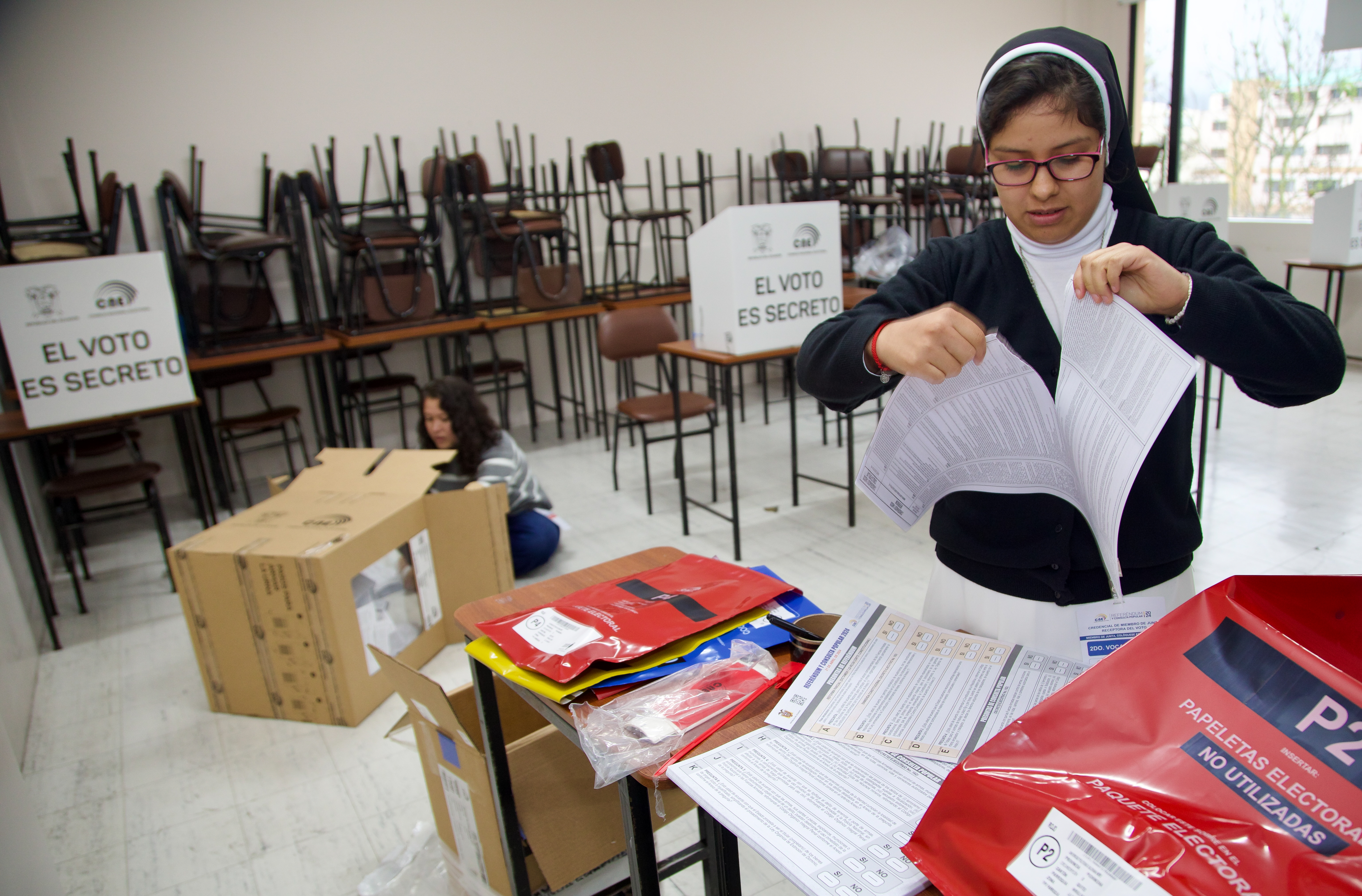 Ecuador aprueba nueve de las 11 preguntas del referendo contra el crimen organizado