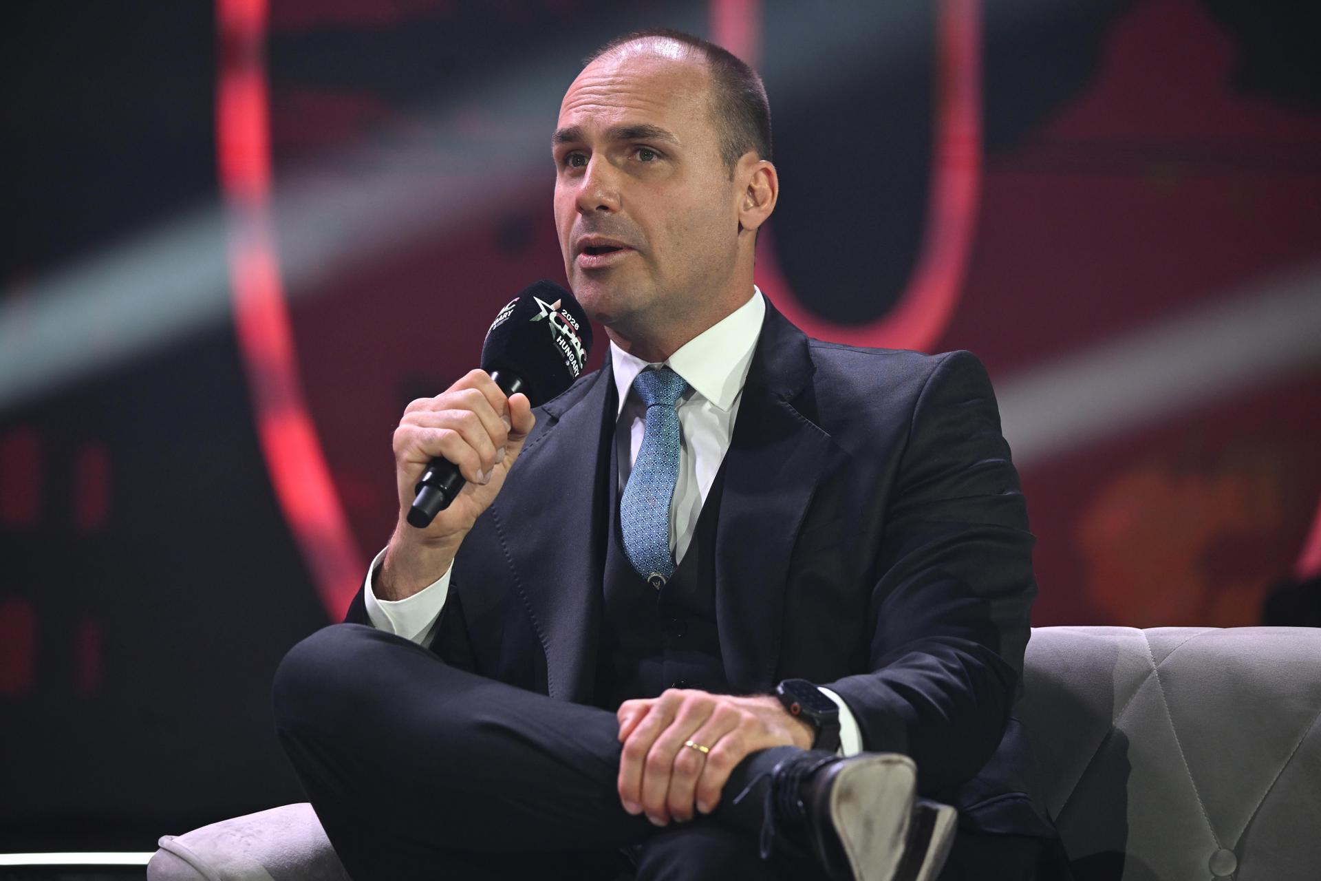 Budapest (Hungary), 21/03/2026.- Brazilian former parliamentary deputy Eduardo Bolsonaro attends a panel discussion at the Conservative Political Action Conference (CPAC) in MTK Sportpark in Budapest, Hungary, 21 March 2026. The Hungarian edition of CPAC is held by the Center for Fundamental Rights for the fifth consecutive year. (Hungría) EFE/EPA/Zoltan Balogh HUNGARY OUT
