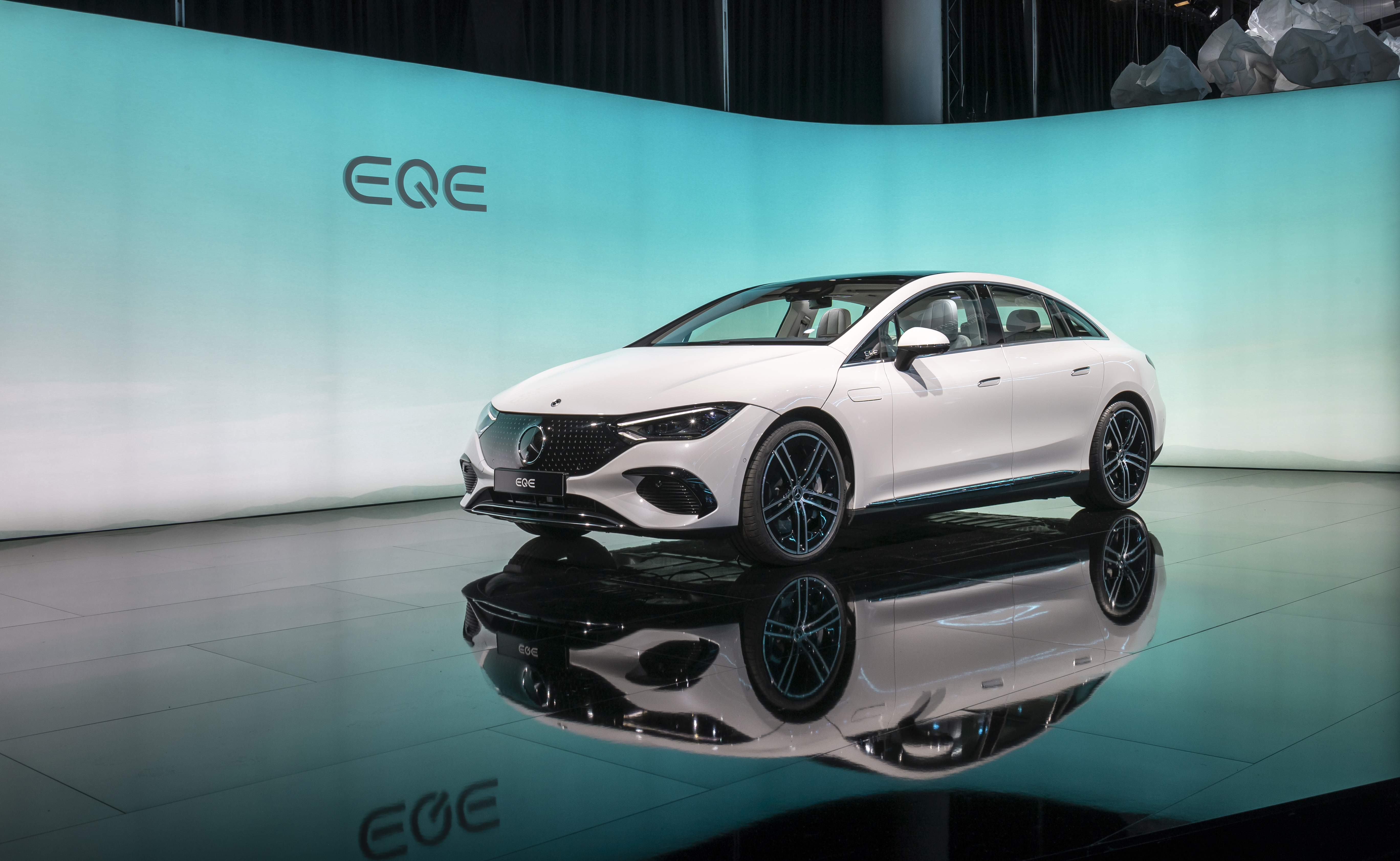 Mercedes-Benz se alía para fabricar baterías de carros eléctricos