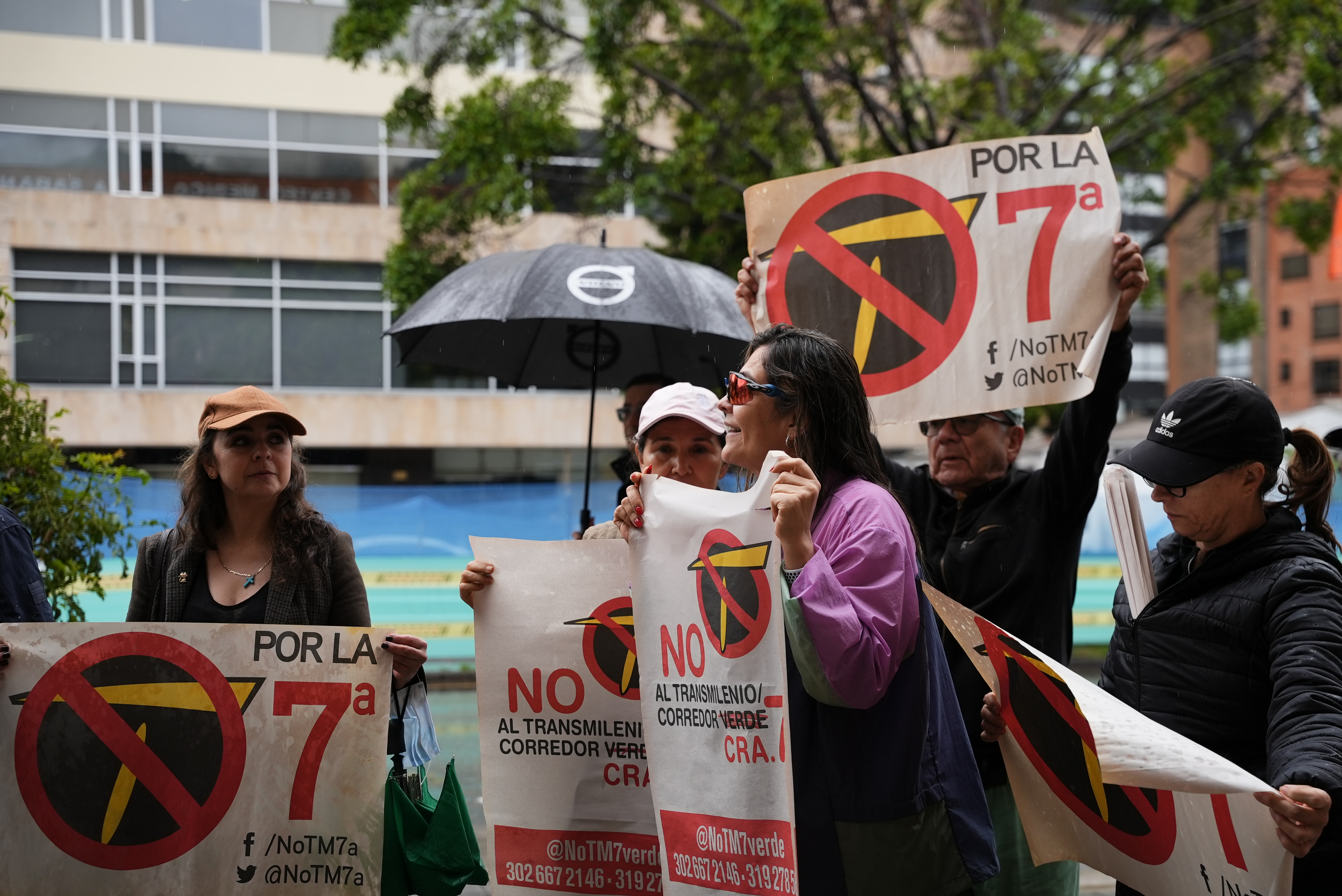 En la calle 119 se congregaron vecinos y habitantes de Usaquén, en rechazo las obras.