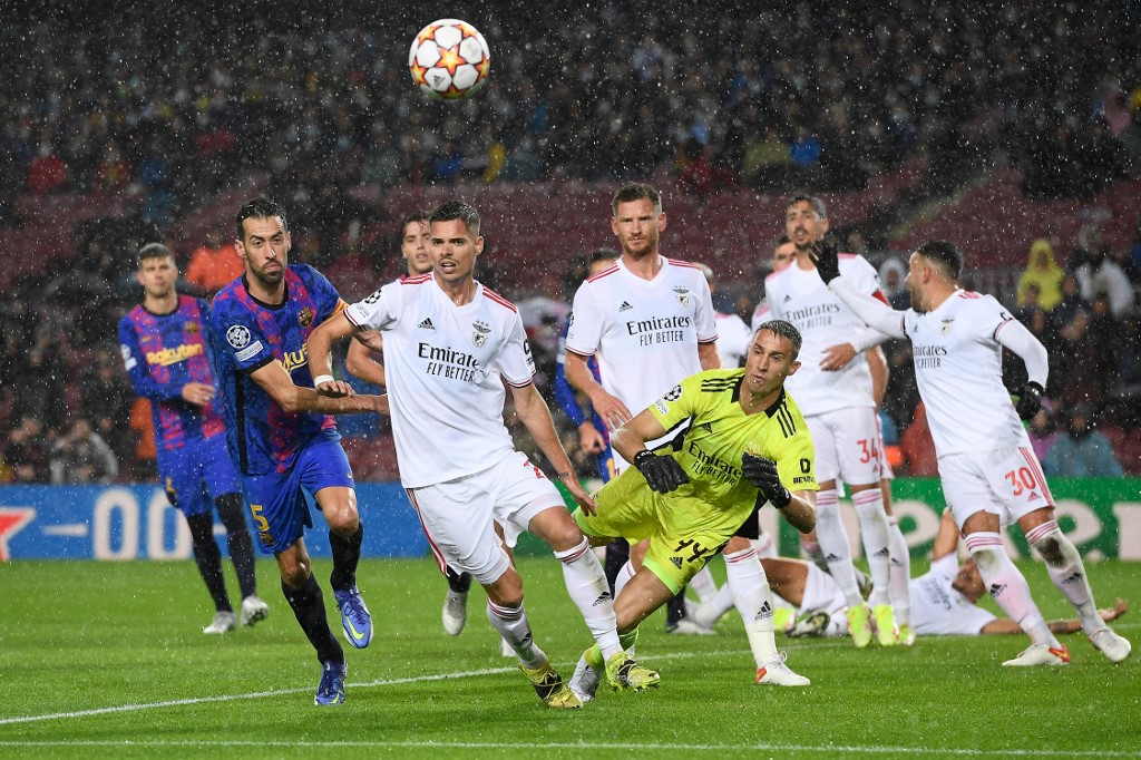 Barcelona empató con Benfica y buscará su clasificación contra Bayern Múnich