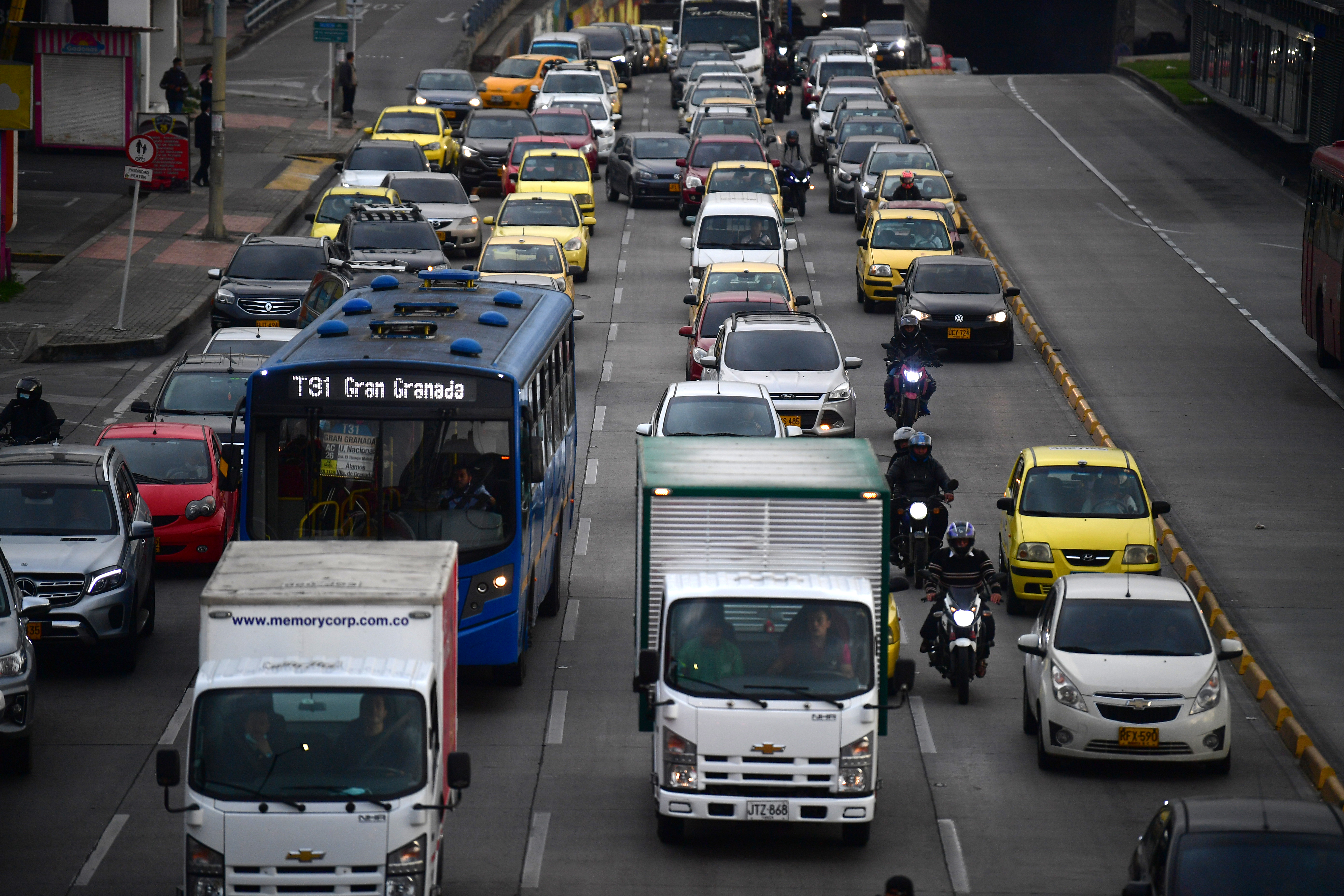 ¿Cuáles son los vehículos con mayor edad del parque automotor colombiano?