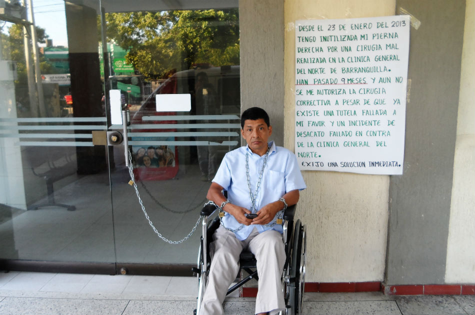 Se encadena a clínica de Santa Marta para exigir una cirugía correctiva