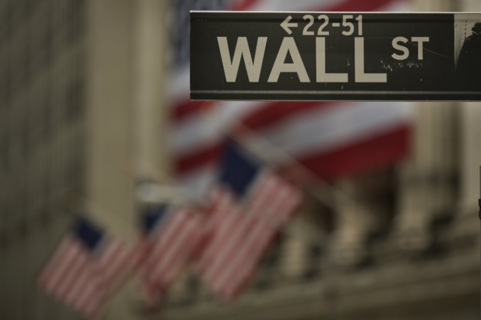 Propuesta trata de limitar pago de bonificaciones en Wall Street