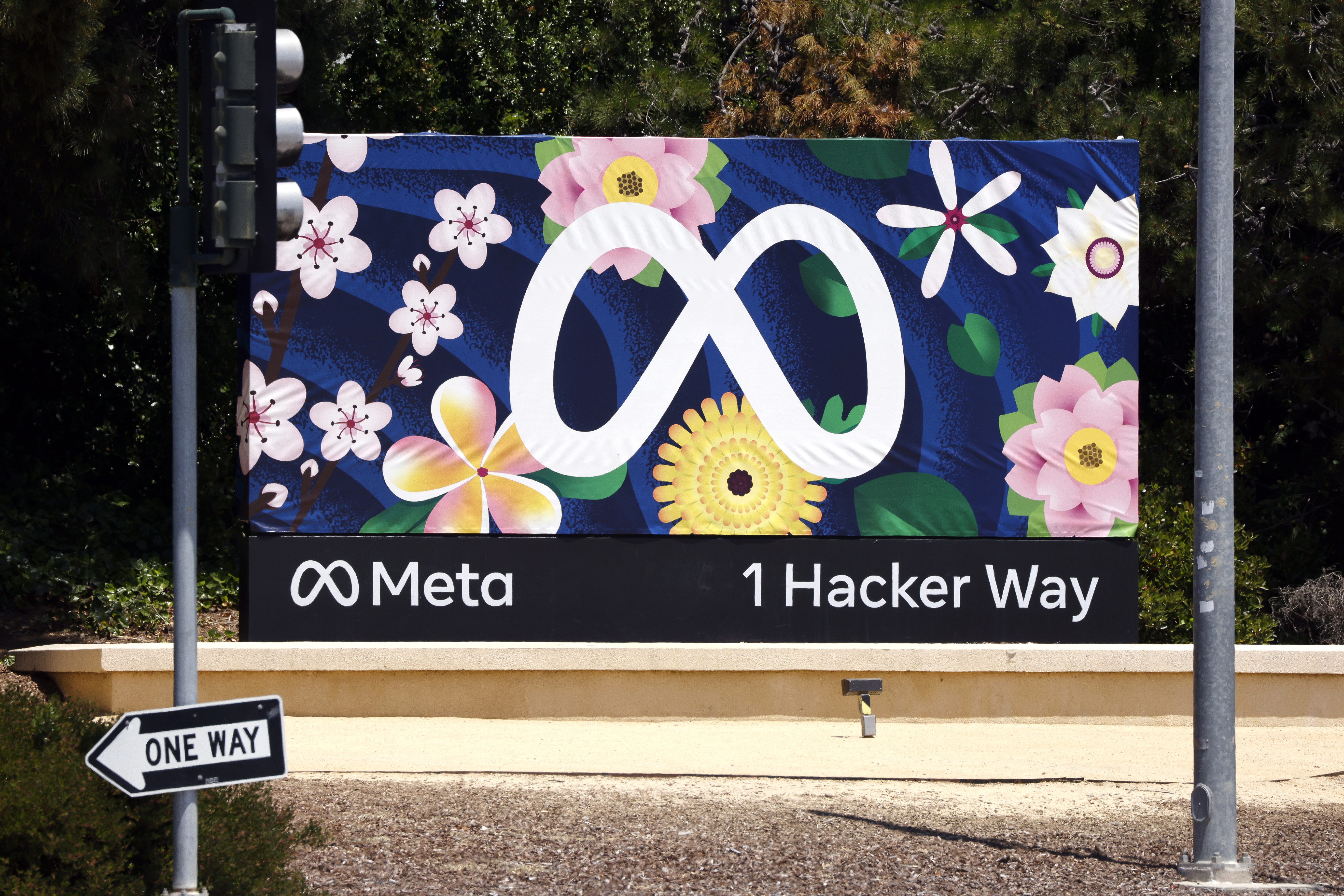 Meta recibe millonaria multa por violar reglas sobre datos en Europa