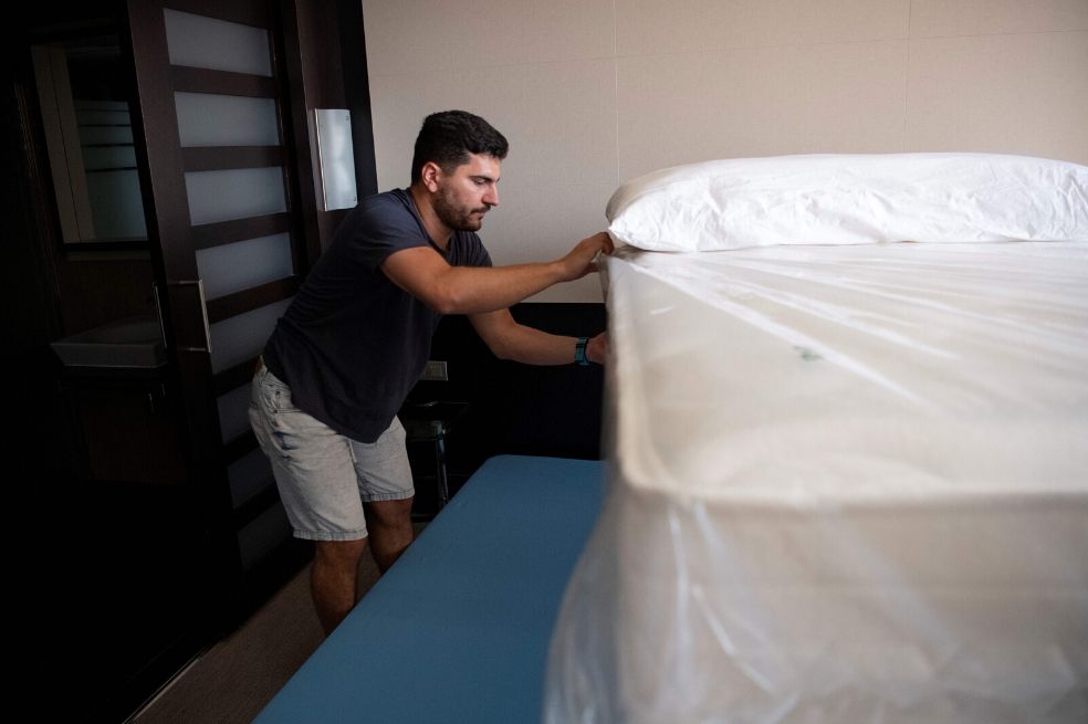 En un “hotel-covid” español, los pacientes se van, pero los turistas no llegan