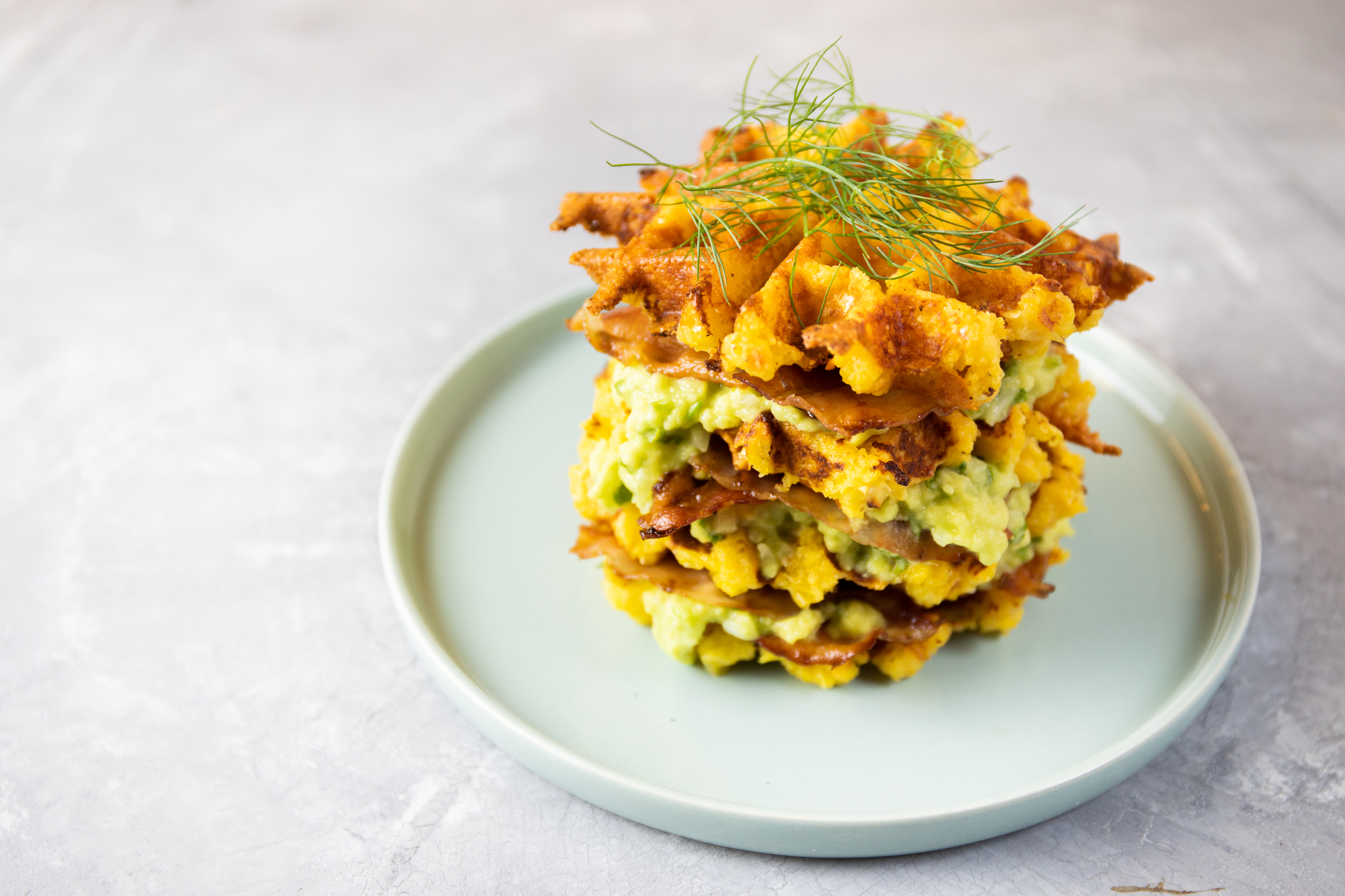 Receta: así se prepara un waffle de atún con guacamole