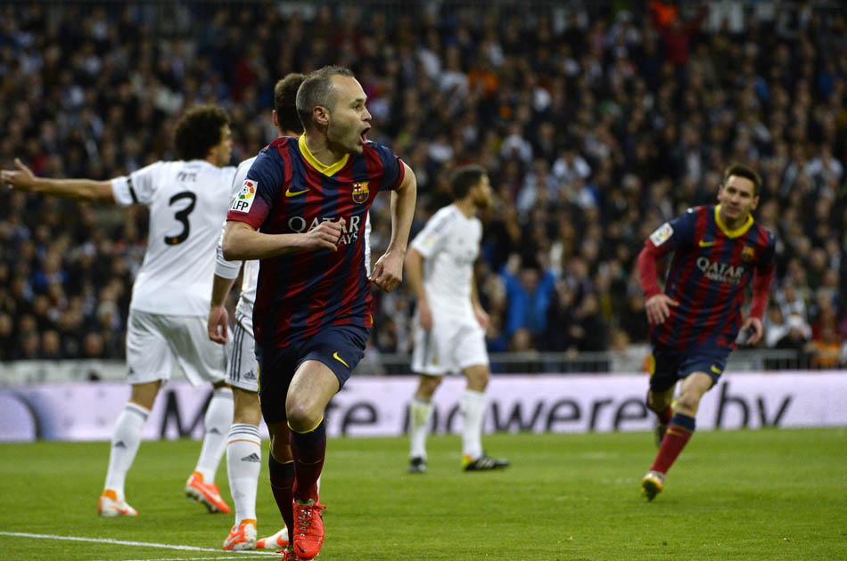 Barcelona ganó el clásico español y apretó la Liga