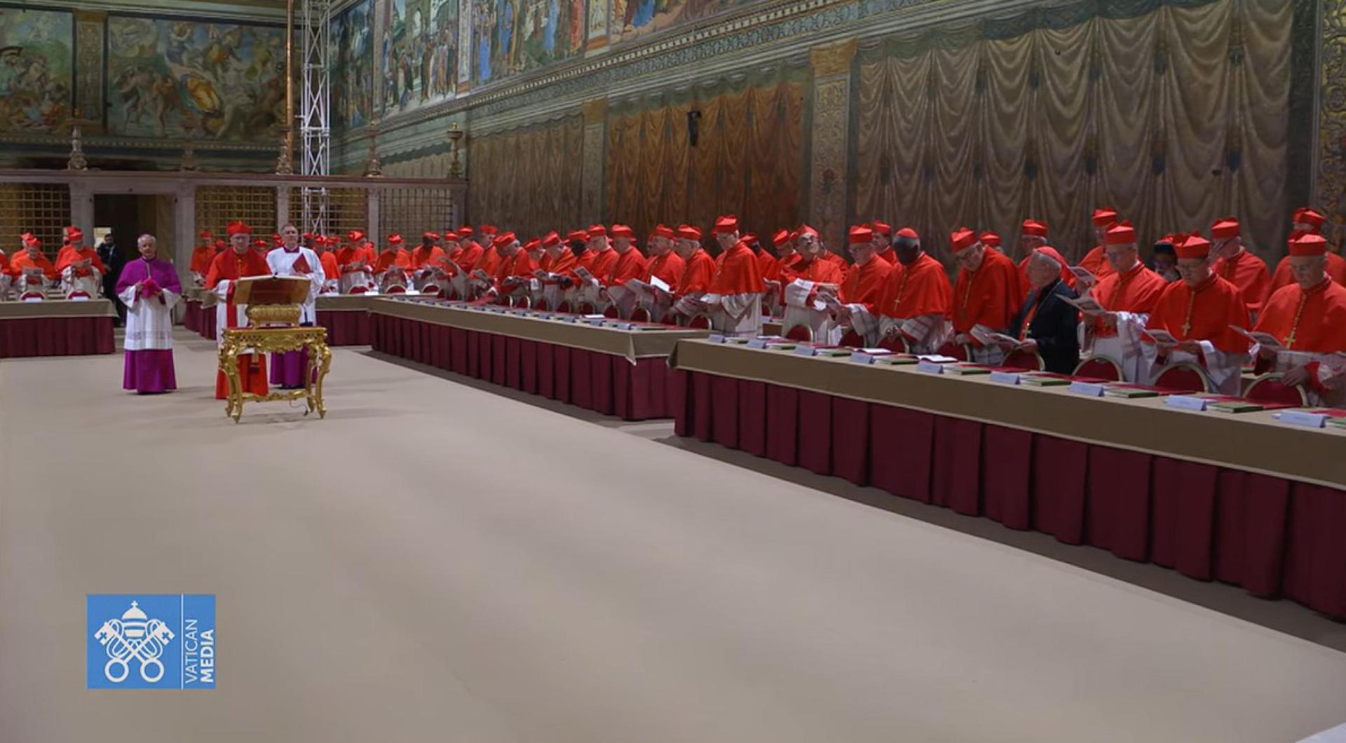 VATICAN CITY (Vatican City State (Holy See)), 07/05/2025.- A screen grab taken from a video released by the Vatican Media shows the cardinal electors praying in the Sistine Chapel, where the conclave for the election of the new pope will begin, in the Vatican, 07 May 2025. (Papa, Cardenal) EFE/EPA/VATICAN MEDIA HANDOUT BEST QUALITY AVAILABLEHANDOUT EDITORIAL USE ONLY/NO SALES