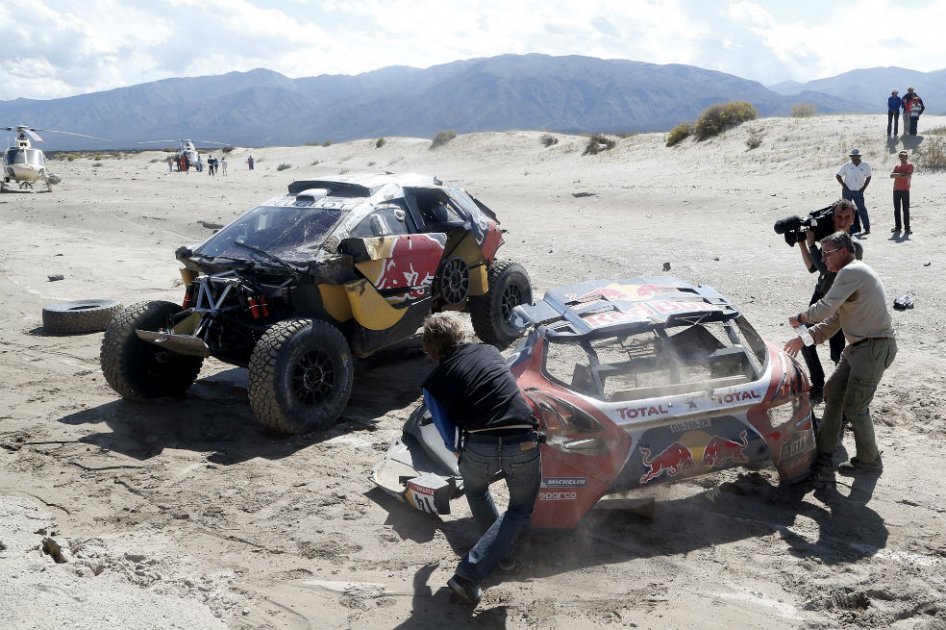 Loeb sufrió un accidente en el primer día en las dunas en el Dakar. Foto: AFP