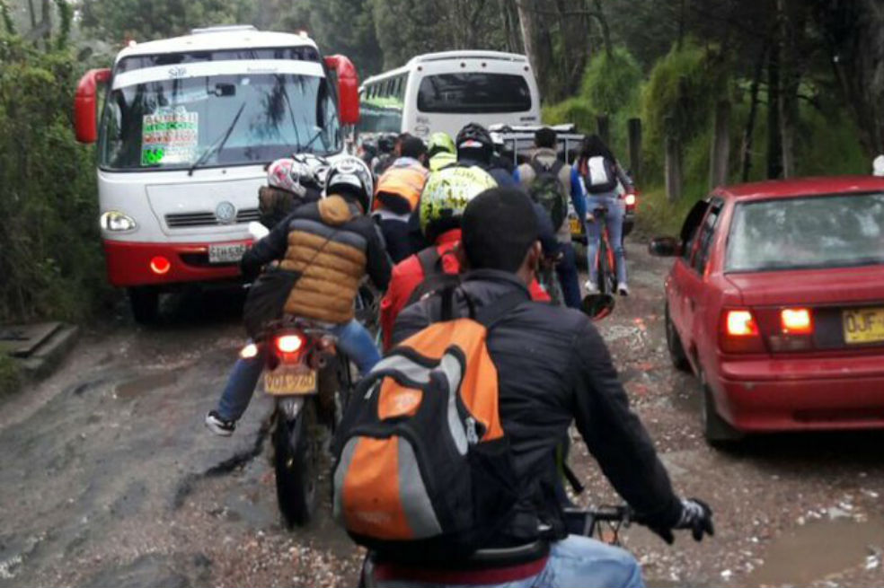 Habitantes en Suba protagonizan plantón por incumplimiento de obras