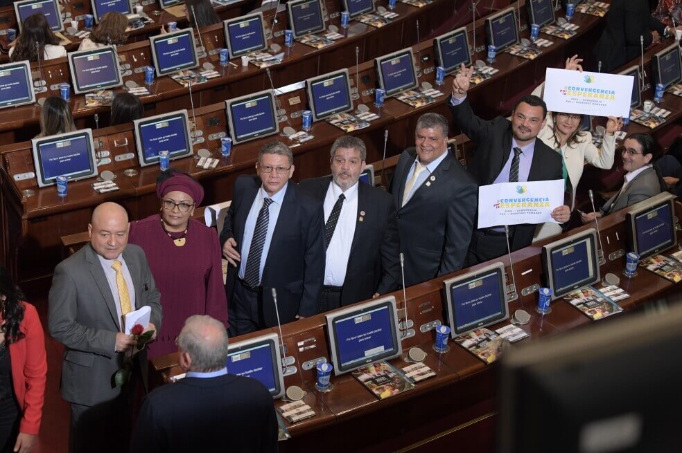 Proyecto del uribismo para reducir el Congreso le quitaría curules a FARC