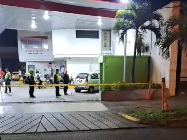 Daños en un carro y un cajero dejó un nuevo ataque con granada en Cali