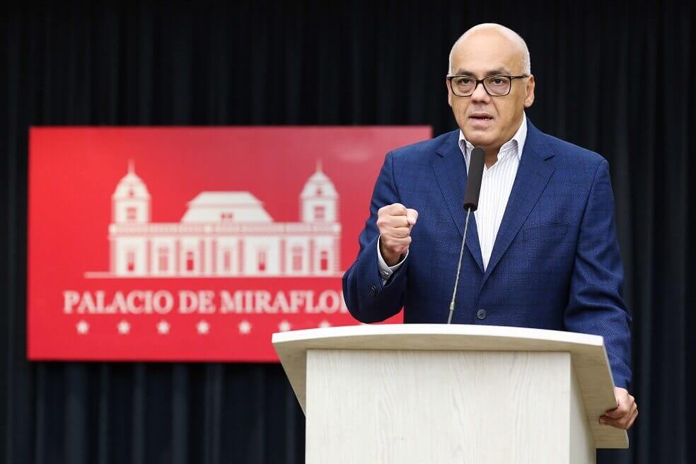 Gobierno de Venezuela dice que frustró atentados y acusa al presidente colombiano