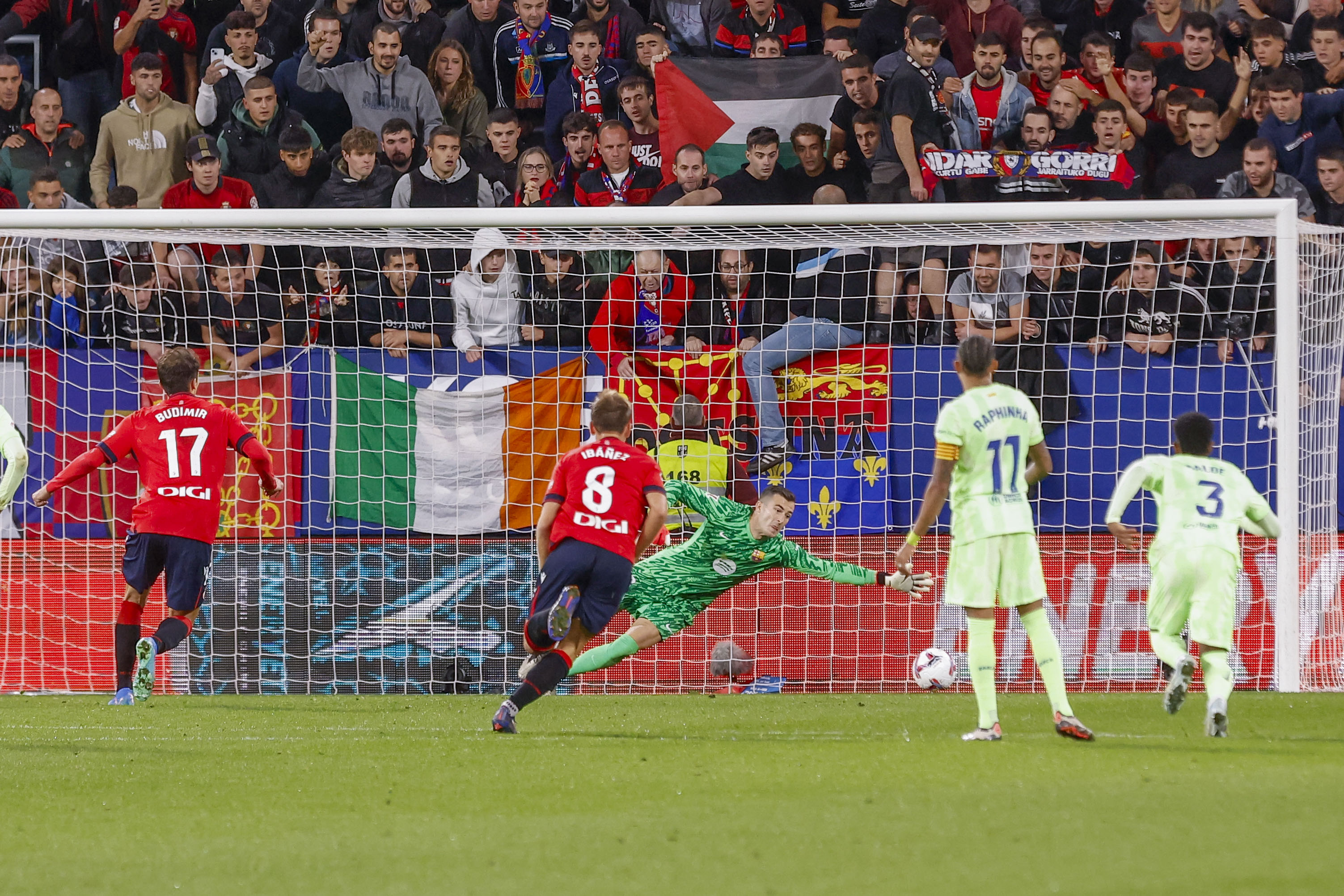El Barcelona cayó ante Osasuna y perdió el invicto en la liga de España