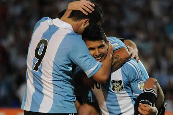 Argentina defiende el liderato ante una selección de Chile en la cuerda floja