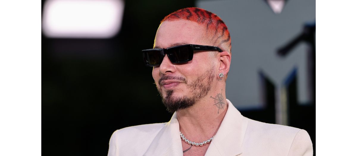 J Balvin le respondió a seguidor que lo criticó por sus nuevas canciones