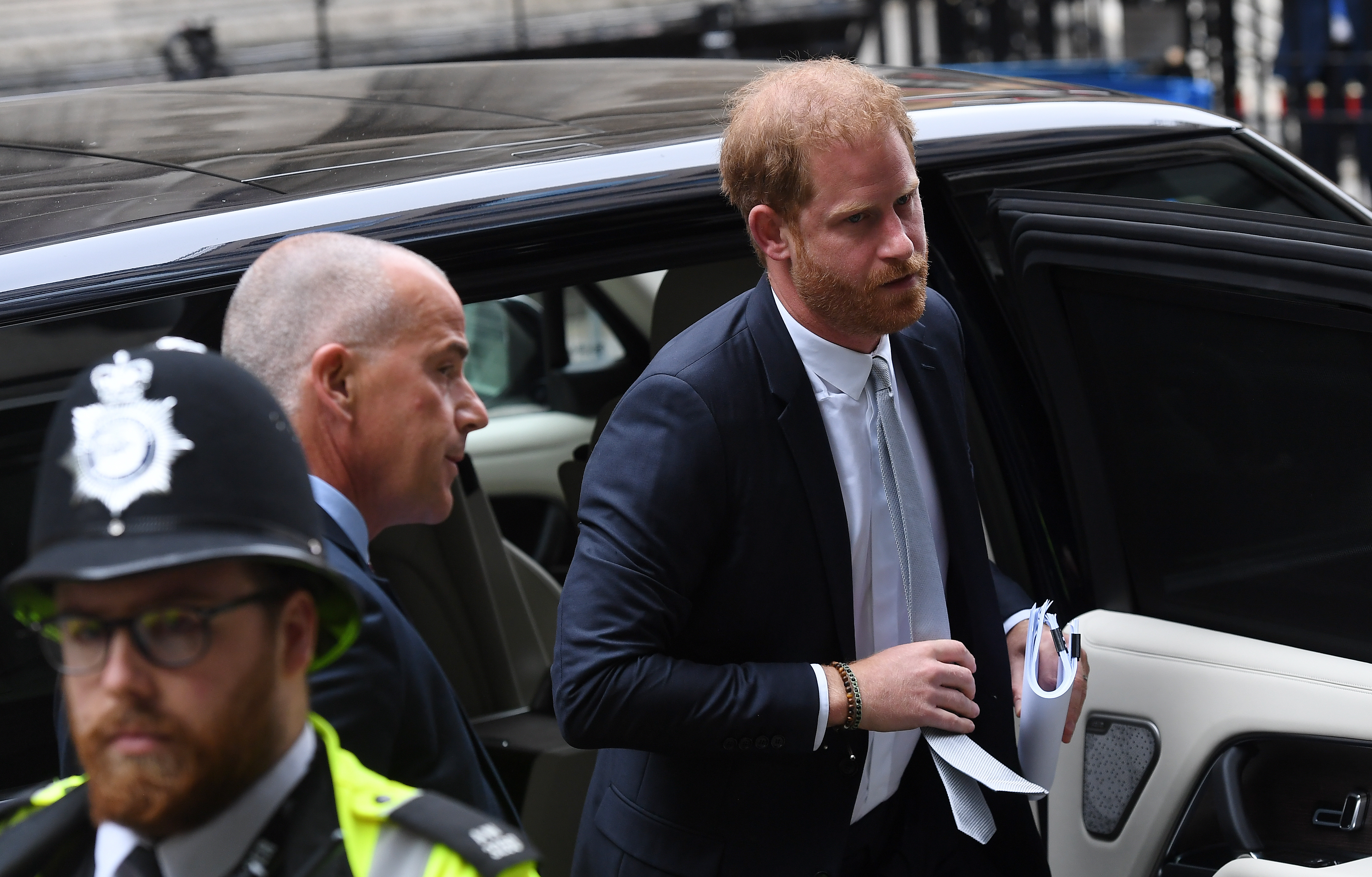 El príncipe Harry llegó a Londres para visitar a su padre, el rey Carlos III