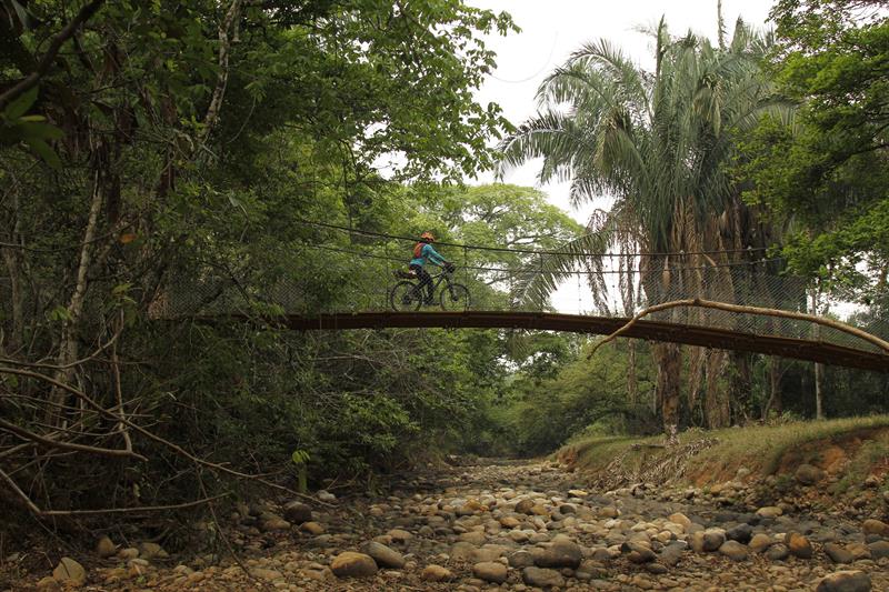 Nunchía, Casanare.EFE"Bolívar estaría congelado en el Páramo de Pisba (centro) si no hubiese sido por la gente, que hoy como en esa época, lo hubiese ayudado", rememoró Cadavid, que detalló que los dos aventureros recorrieron 800 kilómetros en 20 días.