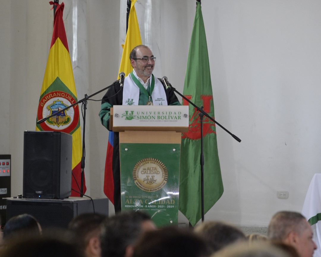 Sergio Díaz-Granados recibió el Doctorado Honoris Causa en Ciencias Jurídicas y Políticas otorgado por la Universidad Simón Bolívar, en reconocimiento a su trayectoria y aporte al desarrollo regional.